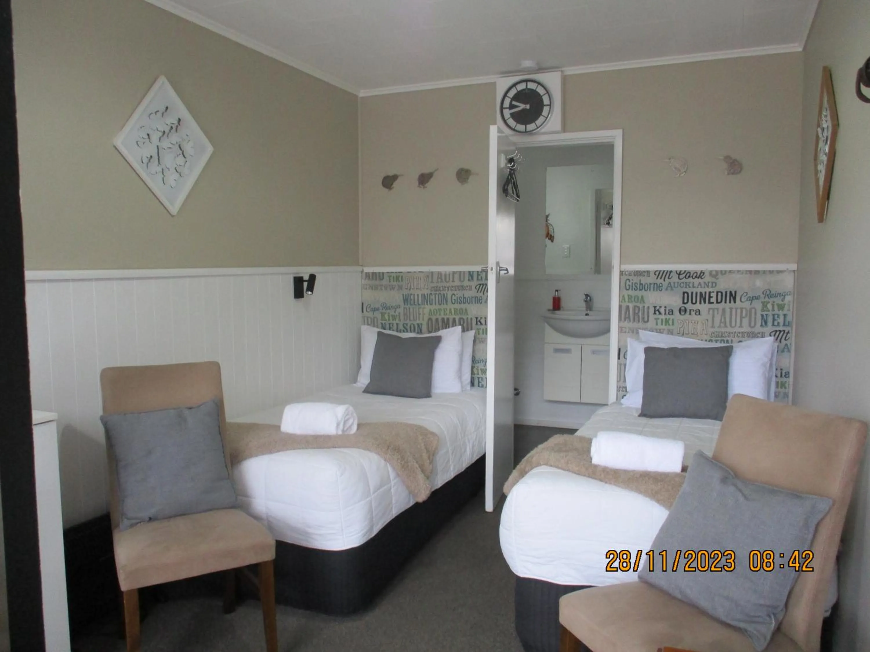 Small Twin Room - single occupancy in High Street Living Motel