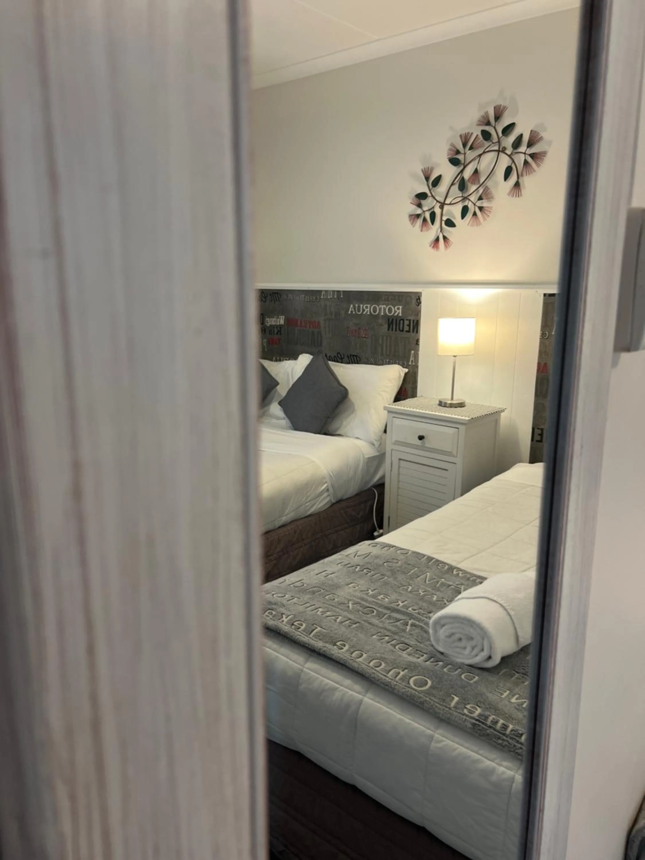 Bedroom, Bed in High Street Living Motel