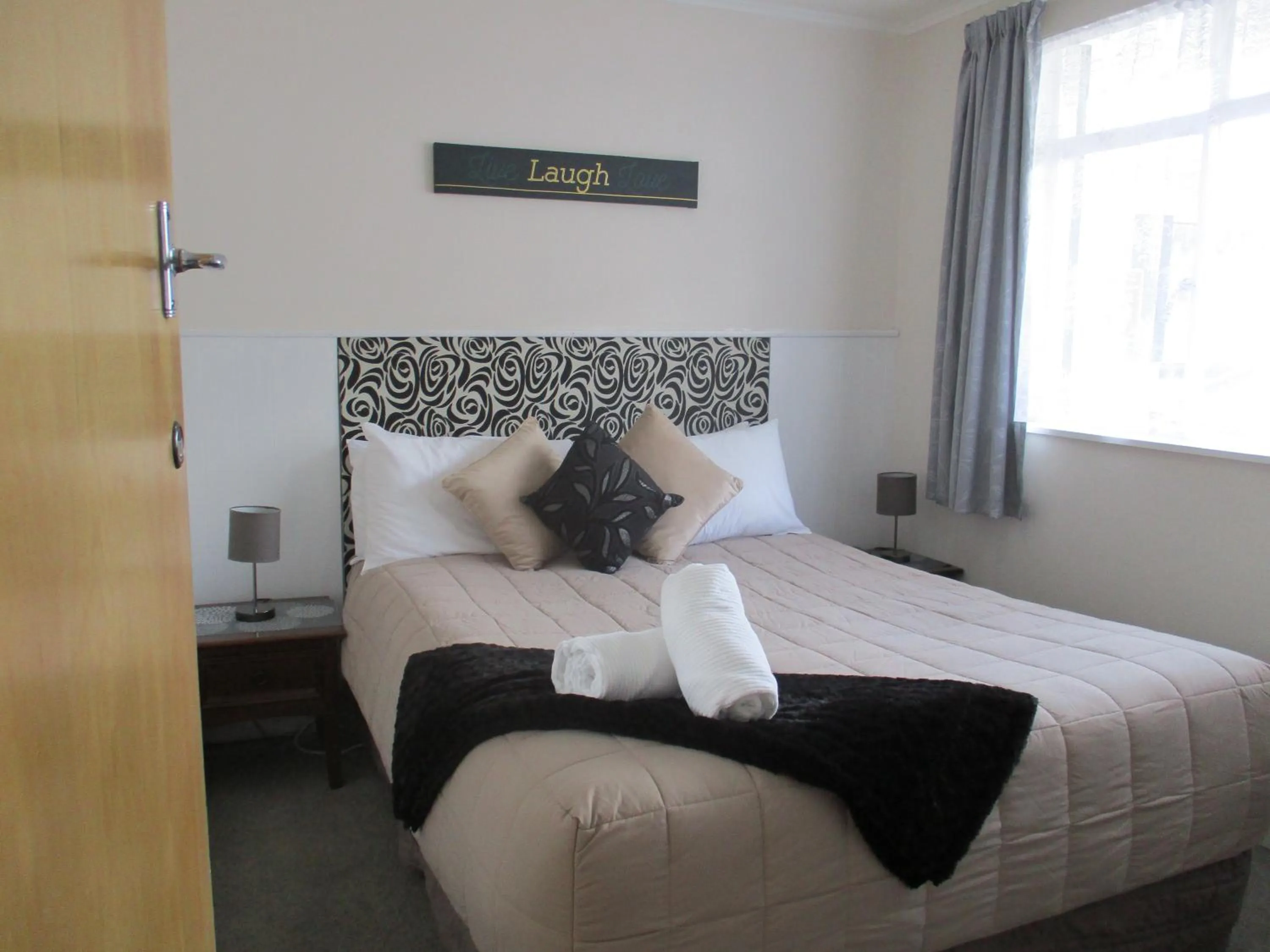 One-Bedroom Apartment in High Street Living Motel