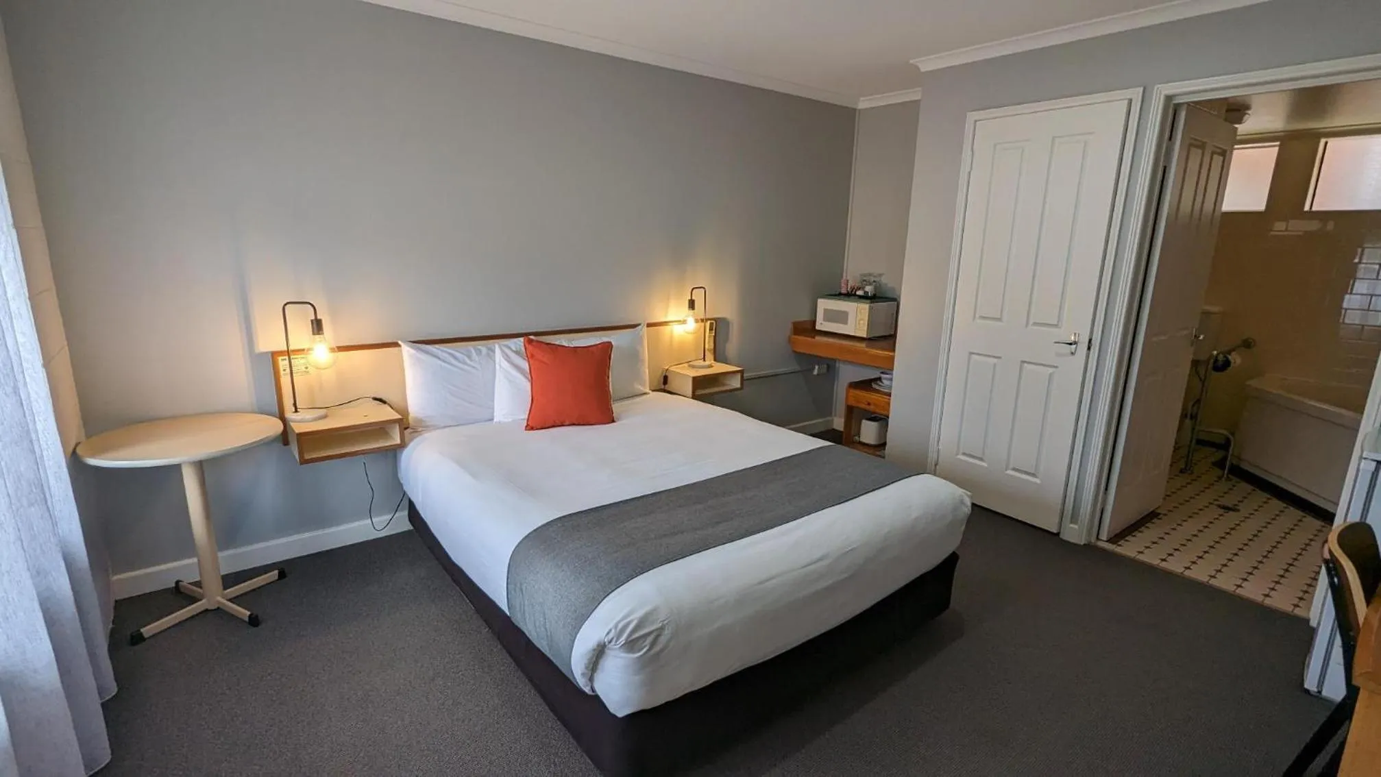 Bedroom, Bed in River Motel