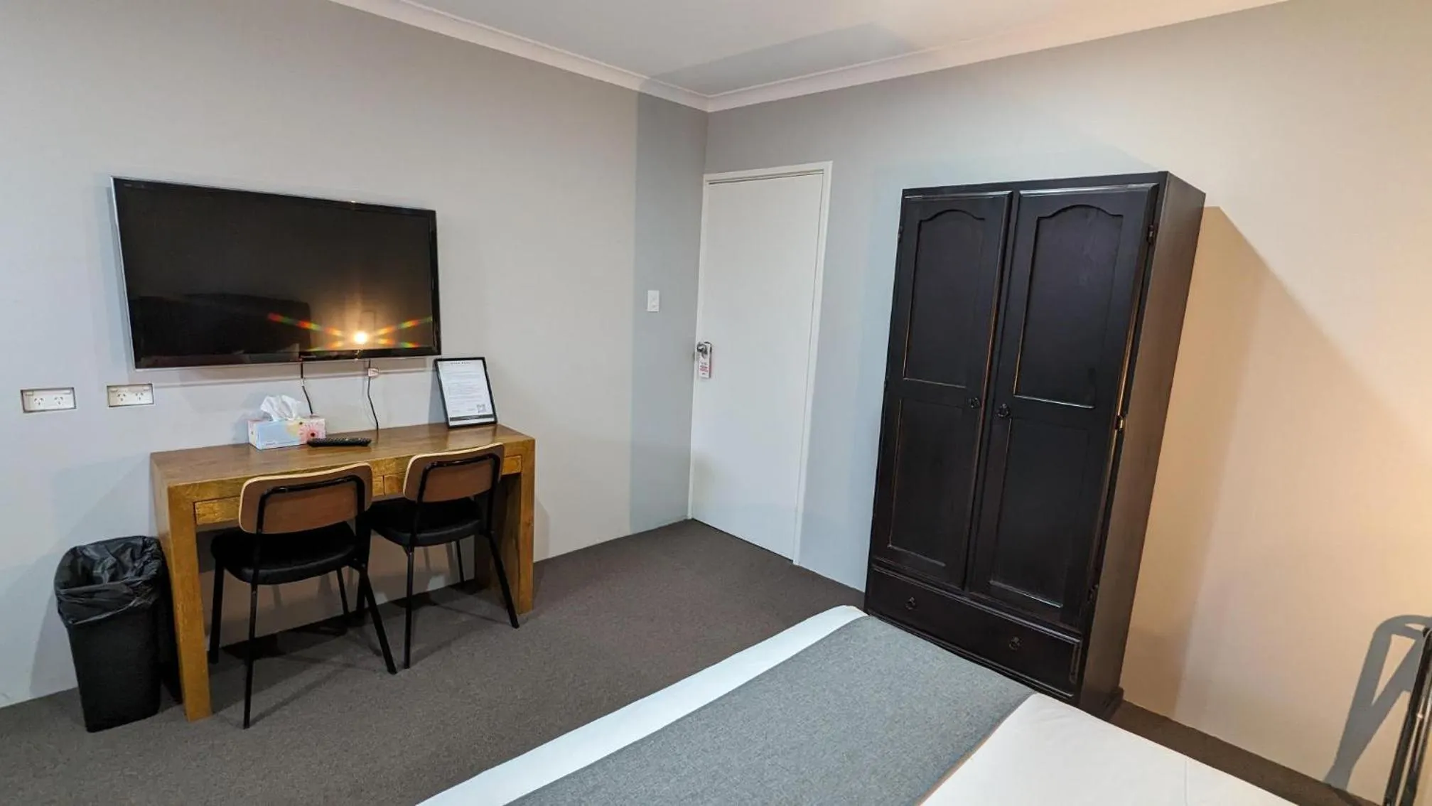 Bedroom in River Motel