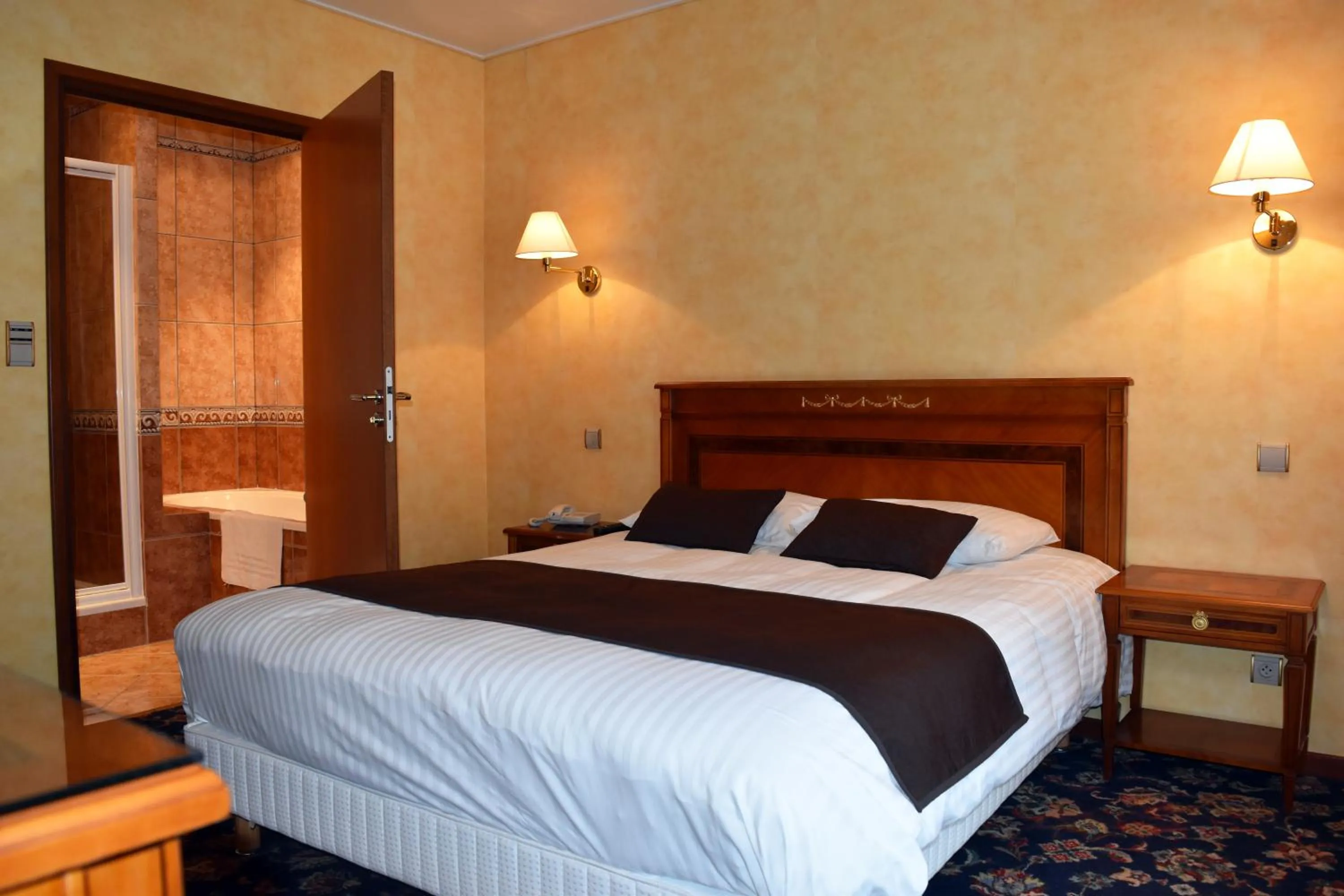 Bedroom, Bed in Hotel Le Pole Europeen