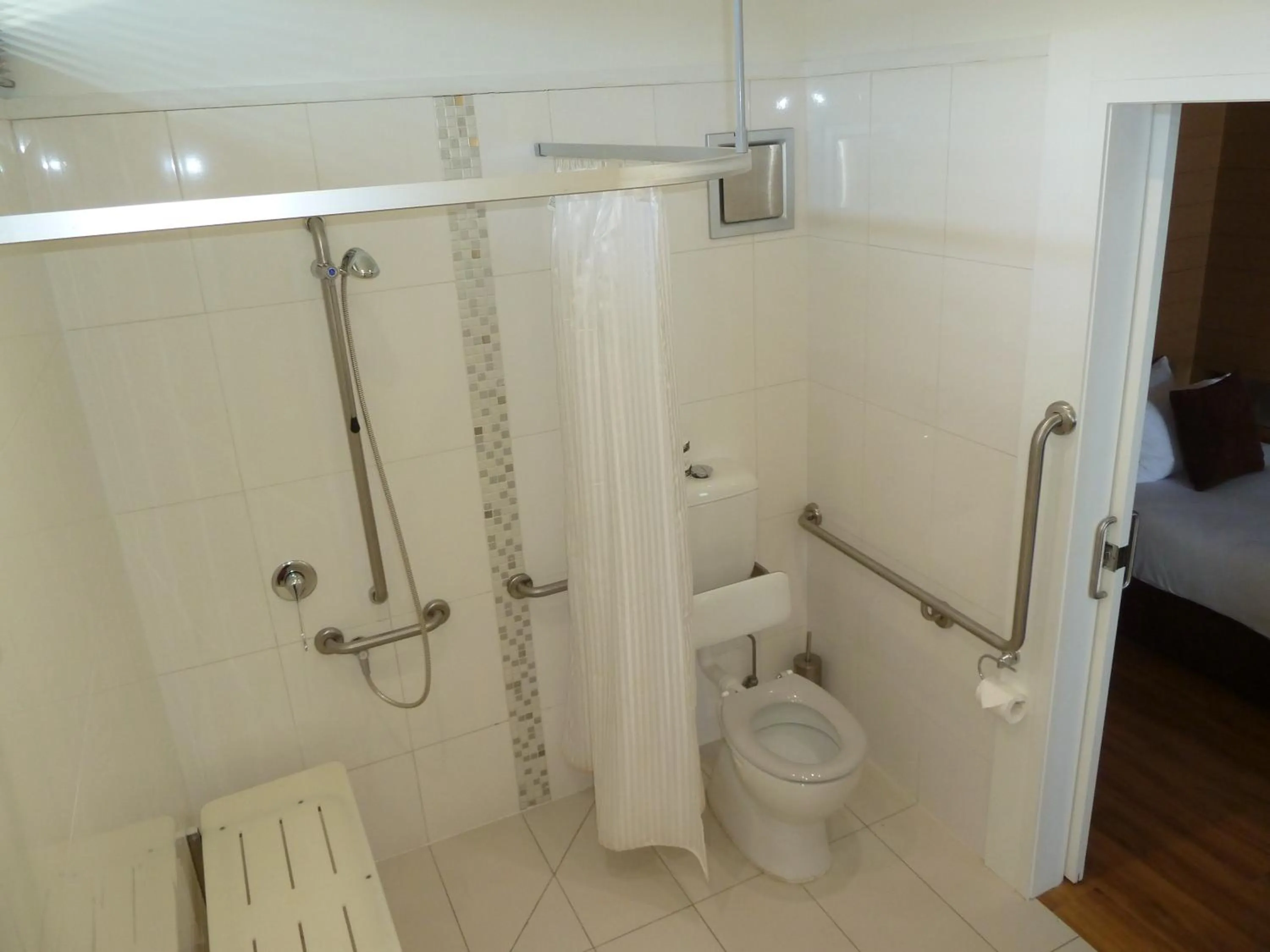 Shower in Moura Meridian Motel