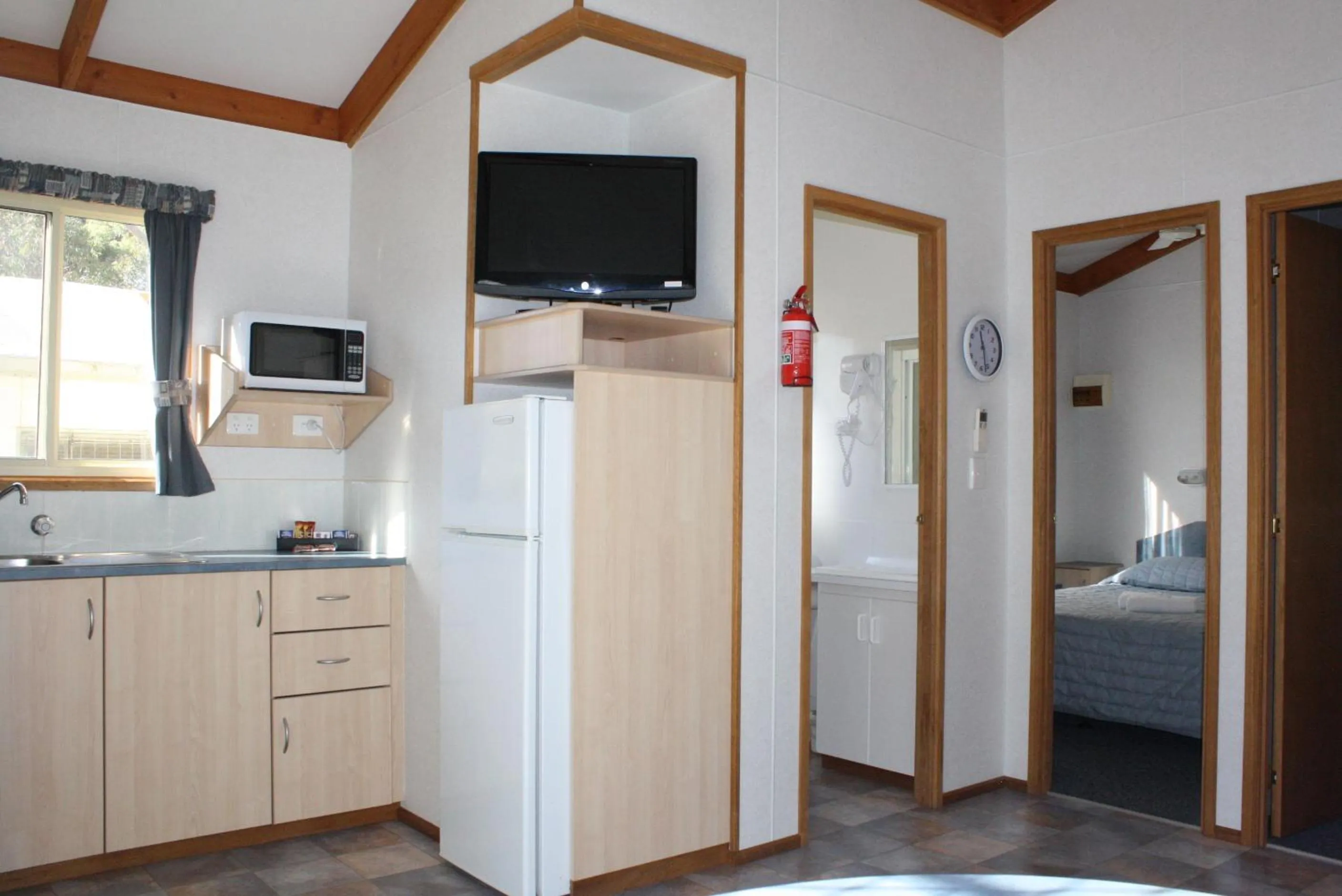 Kitchen or kitchenette, Bed in BIG4 Ingenia Holidays Phillip Island