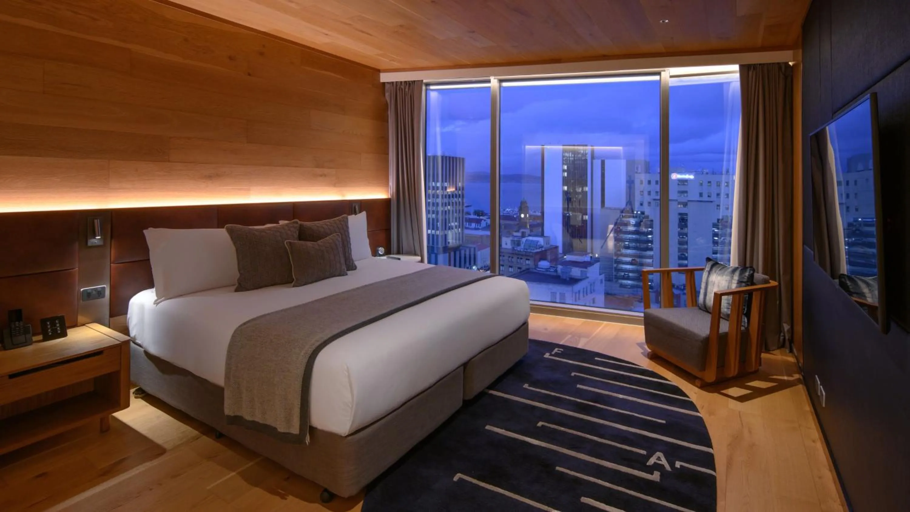 Photo of the whole room, Bed in Crowne Plaza Hobart by IHG