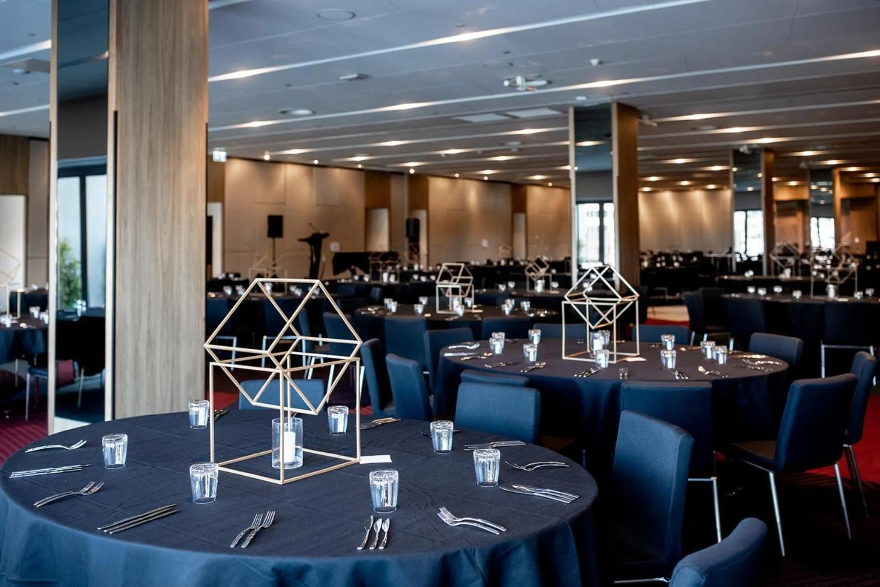 Meeting/conference room in Crowne Plaza Hobart by IHG