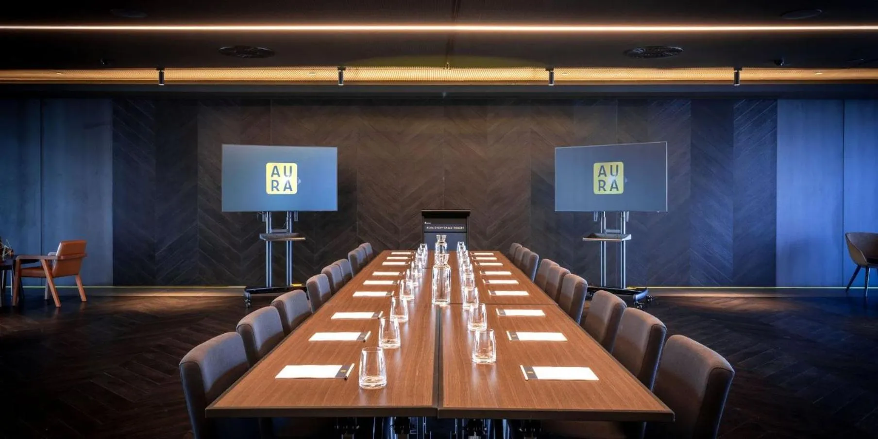 Meeting/conference room in Crowne Plaza Hobart by IHG