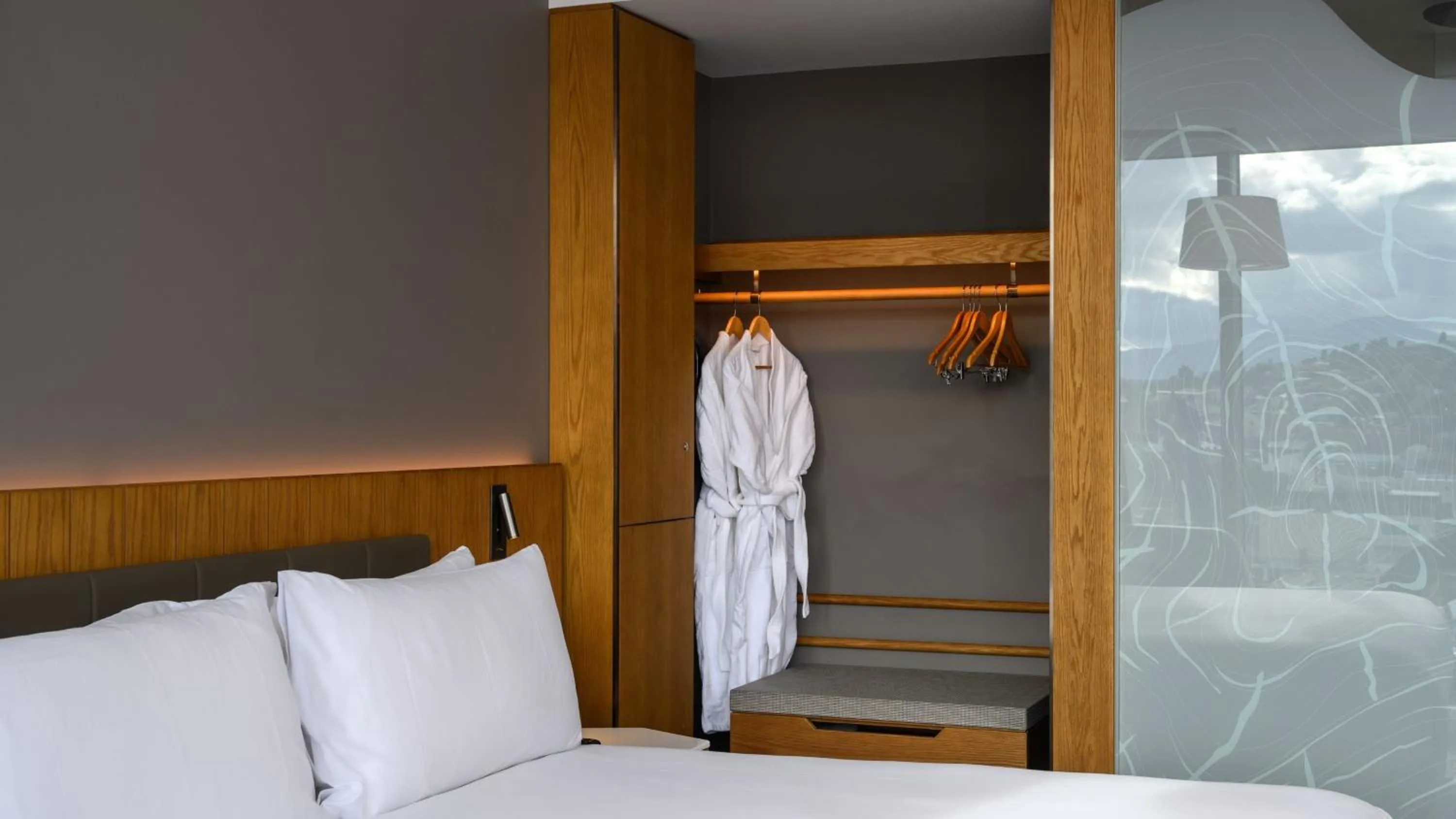 Photo of the whole room, Bed in Crowne Plaza Hobart by IHG