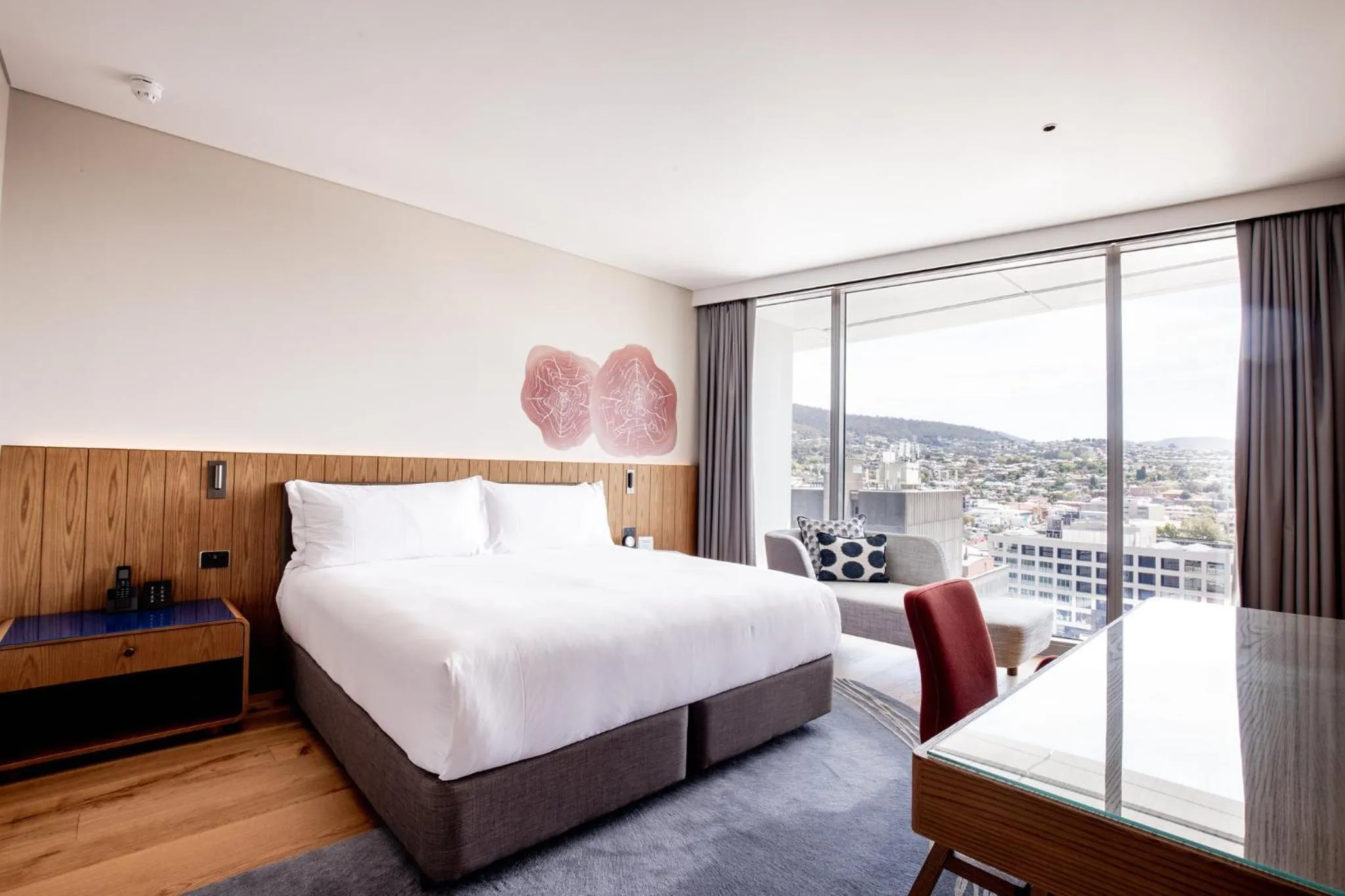 Photo of the whole room, Bed in Crowne Plaza Hobart by IHG