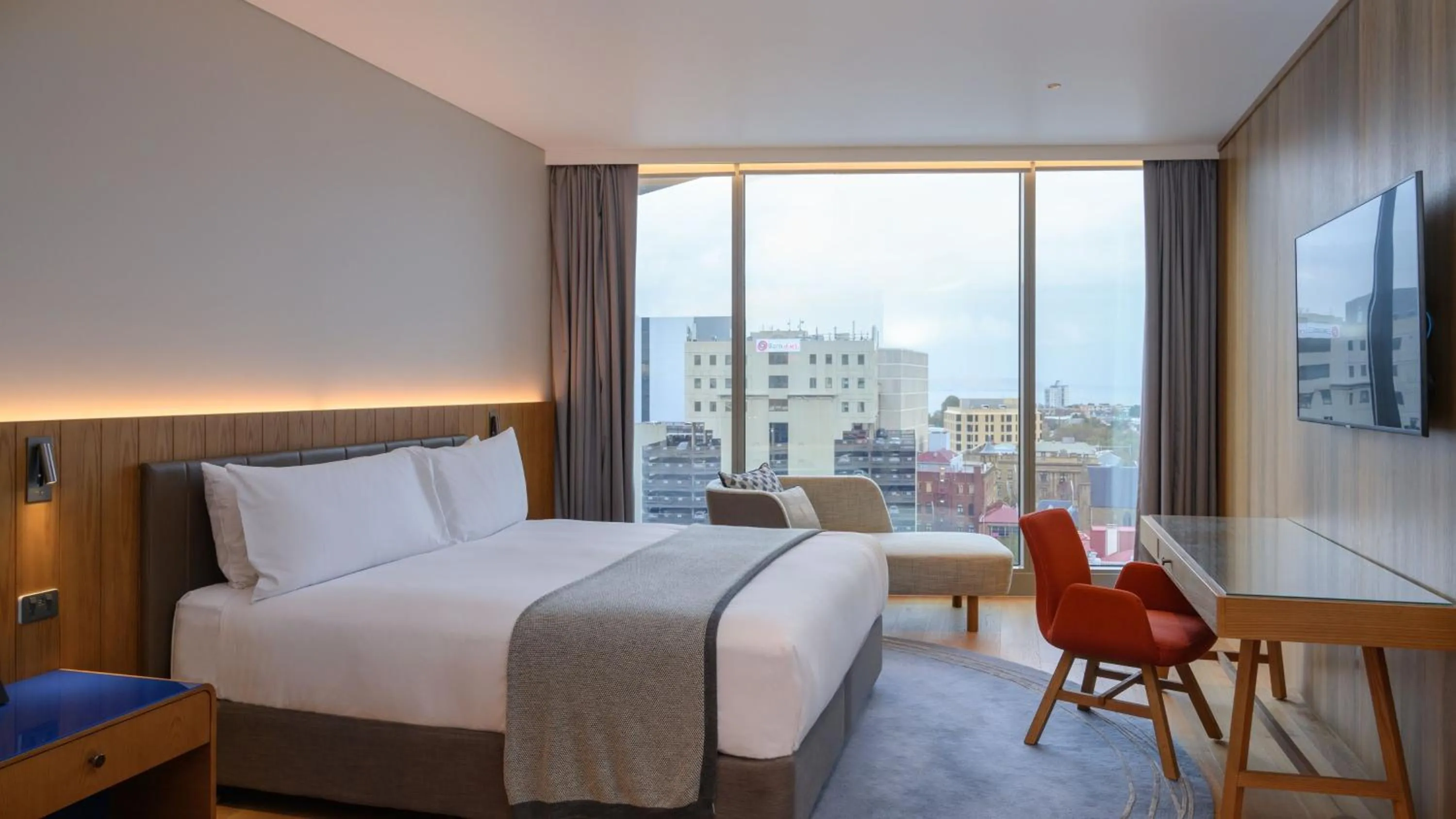 Photo of the whole room, Bed in Crowne Plaza Hobart by IHG