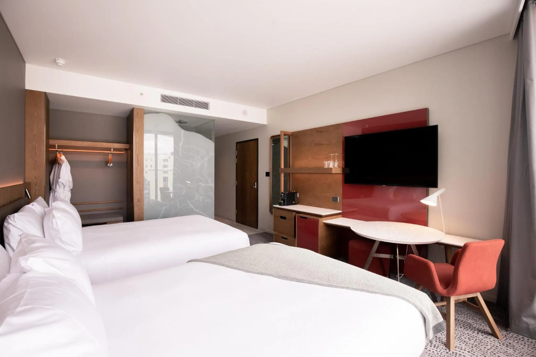 Photo of the whole room, Bed in Crowne Plaza Hobart by IHG