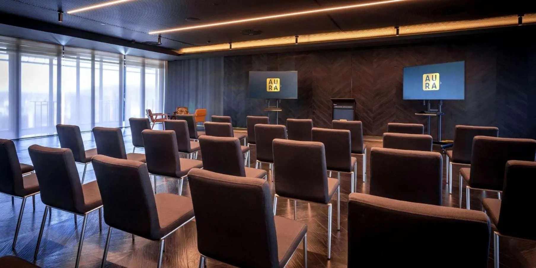 Meeting/conference room in Crowne Plaza Hobart by IHG