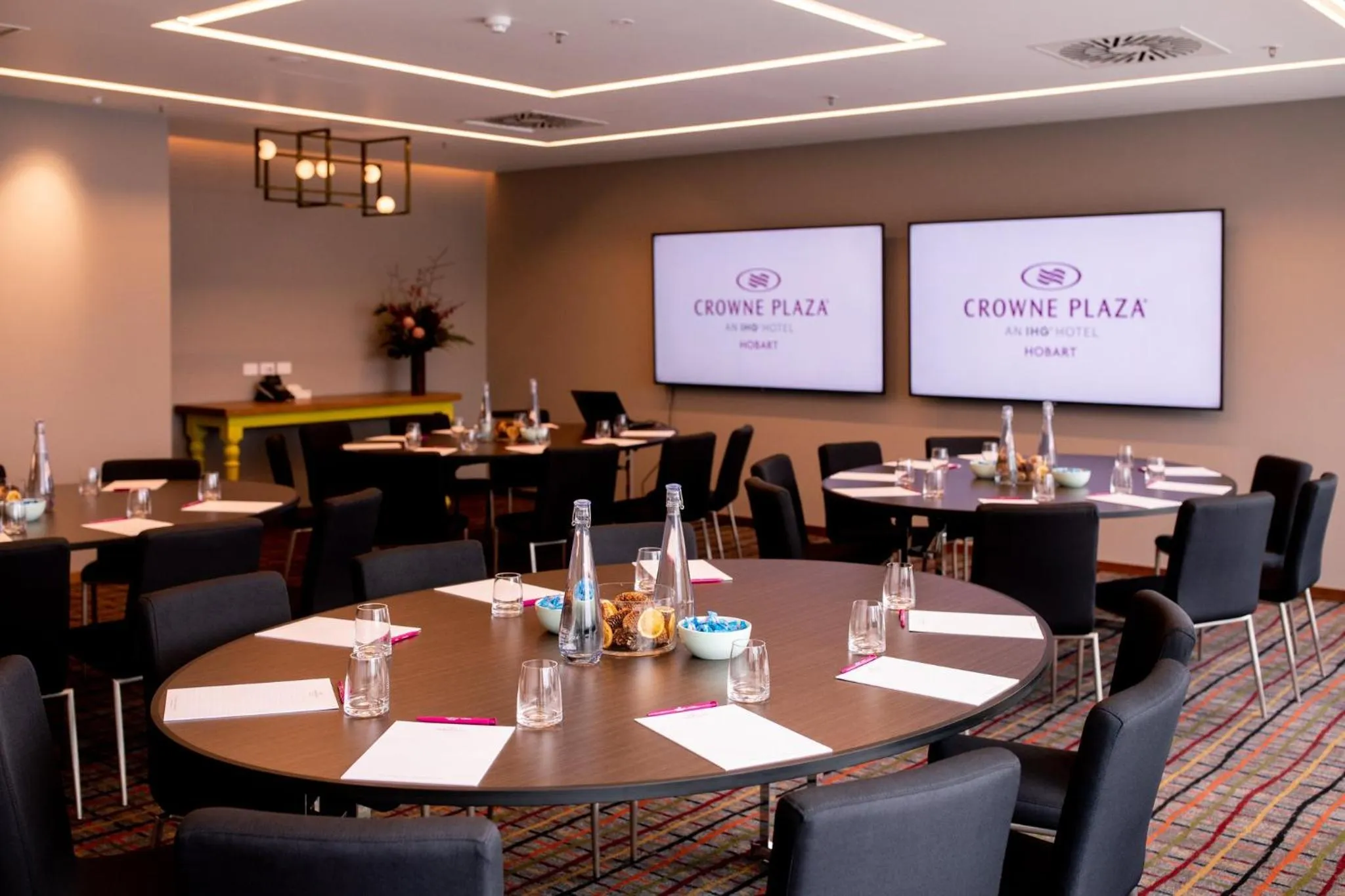 Meeting/conference room in Crowne Plaza Hobart by IHG