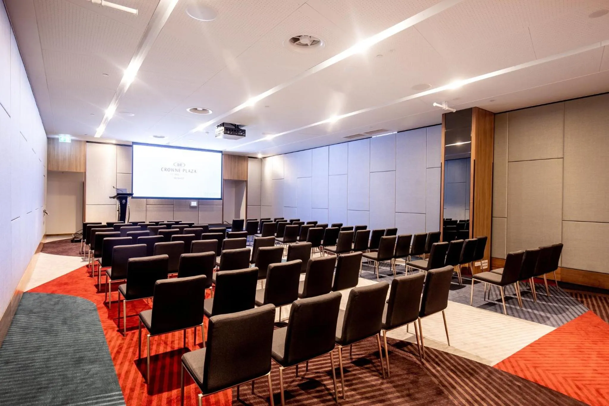 Meeting/conference room in Crowne Plaza Hobart by IHG