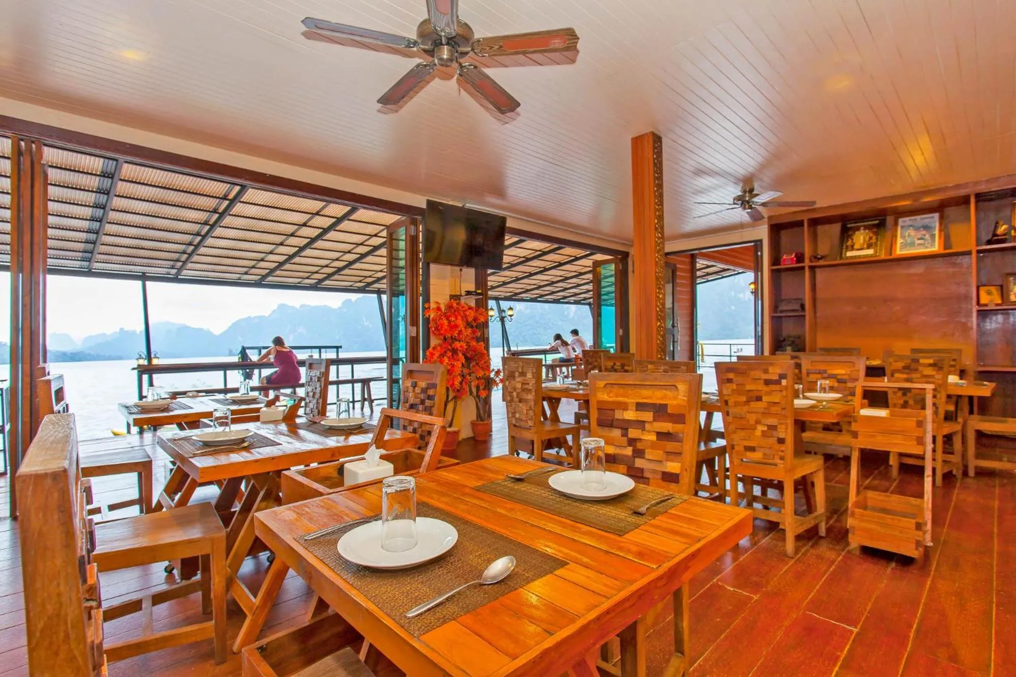 Restaurant/places to eat in Panvaree Resort