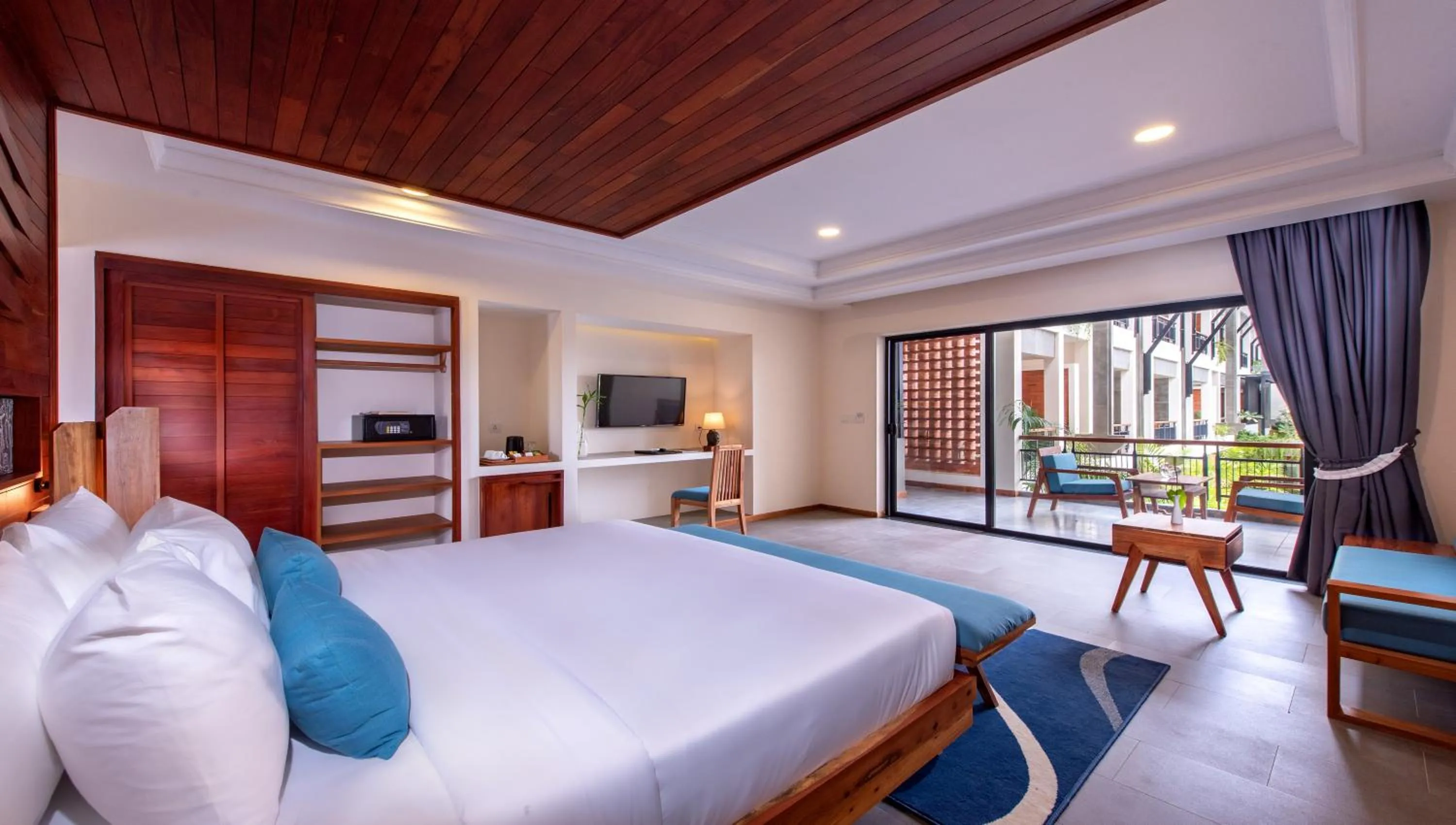 Photo of the whole room, Bed in Araya Angkor Residence