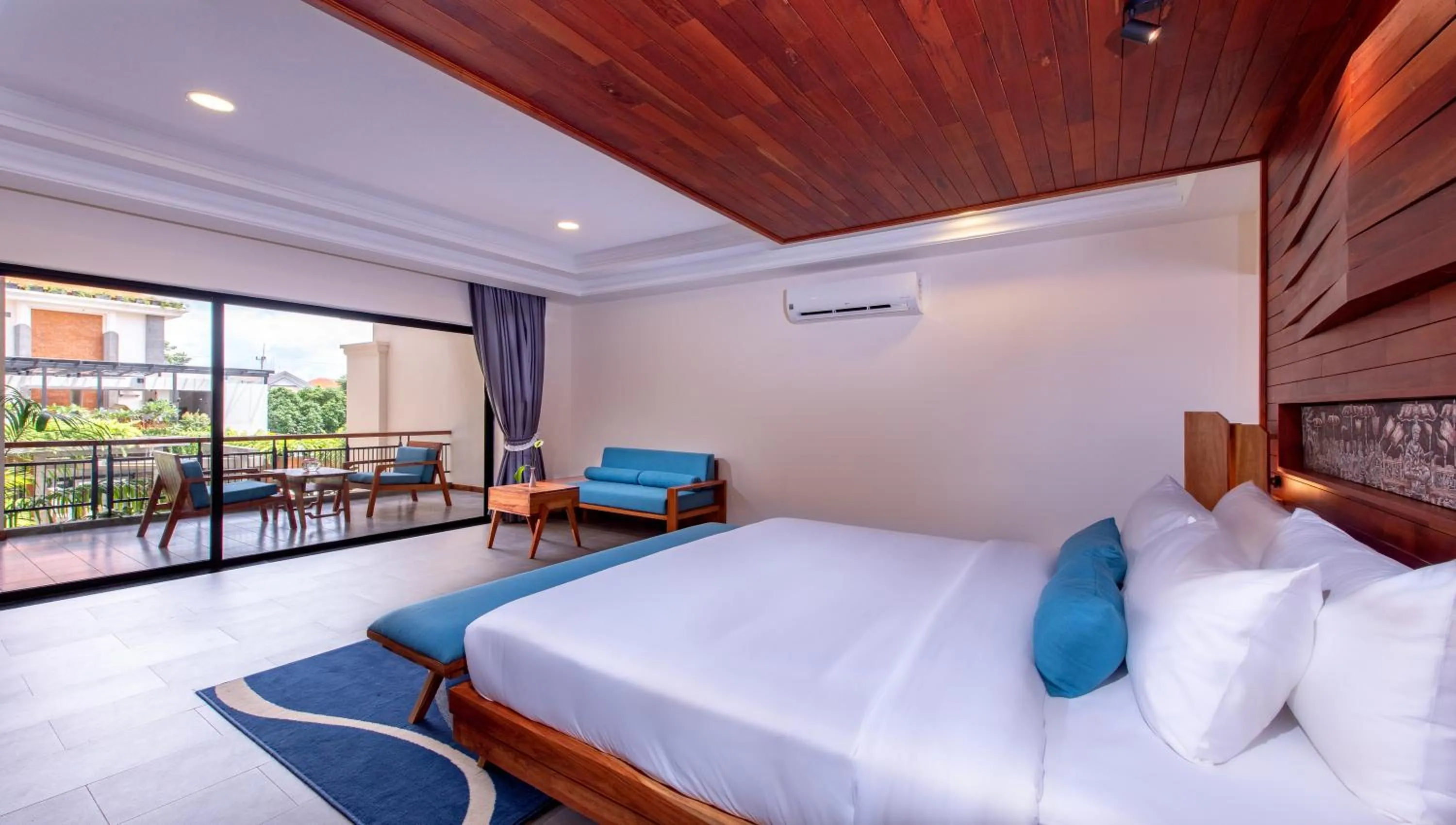 Photo of the whole room, Bed in Araya Angkor Residence