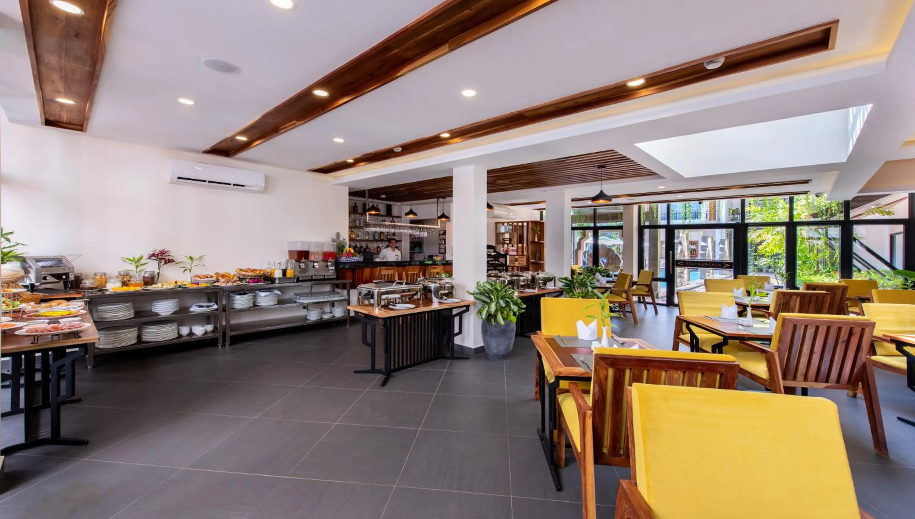 Restaurant/places to eat in Araya Angkor Residence