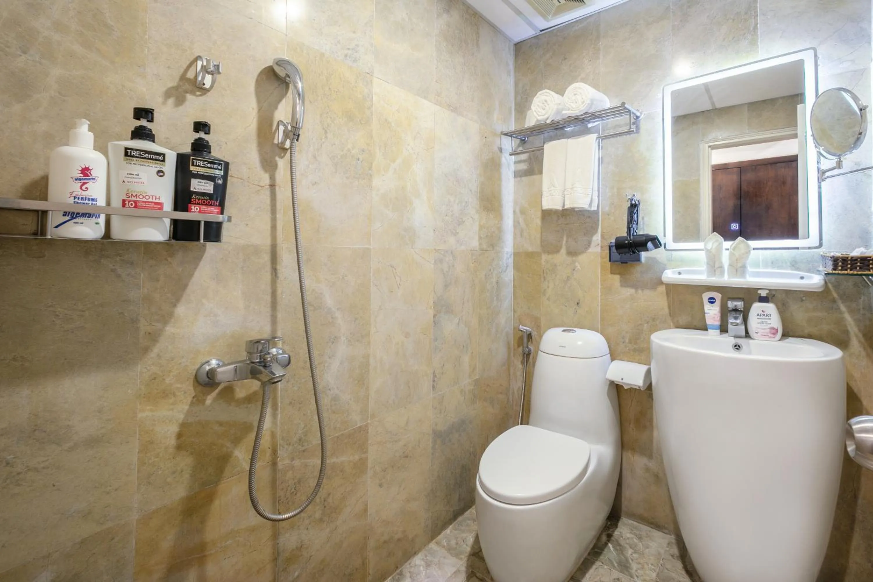 Shower in A25 Hotel - 12 Ngô Sỹ Liên