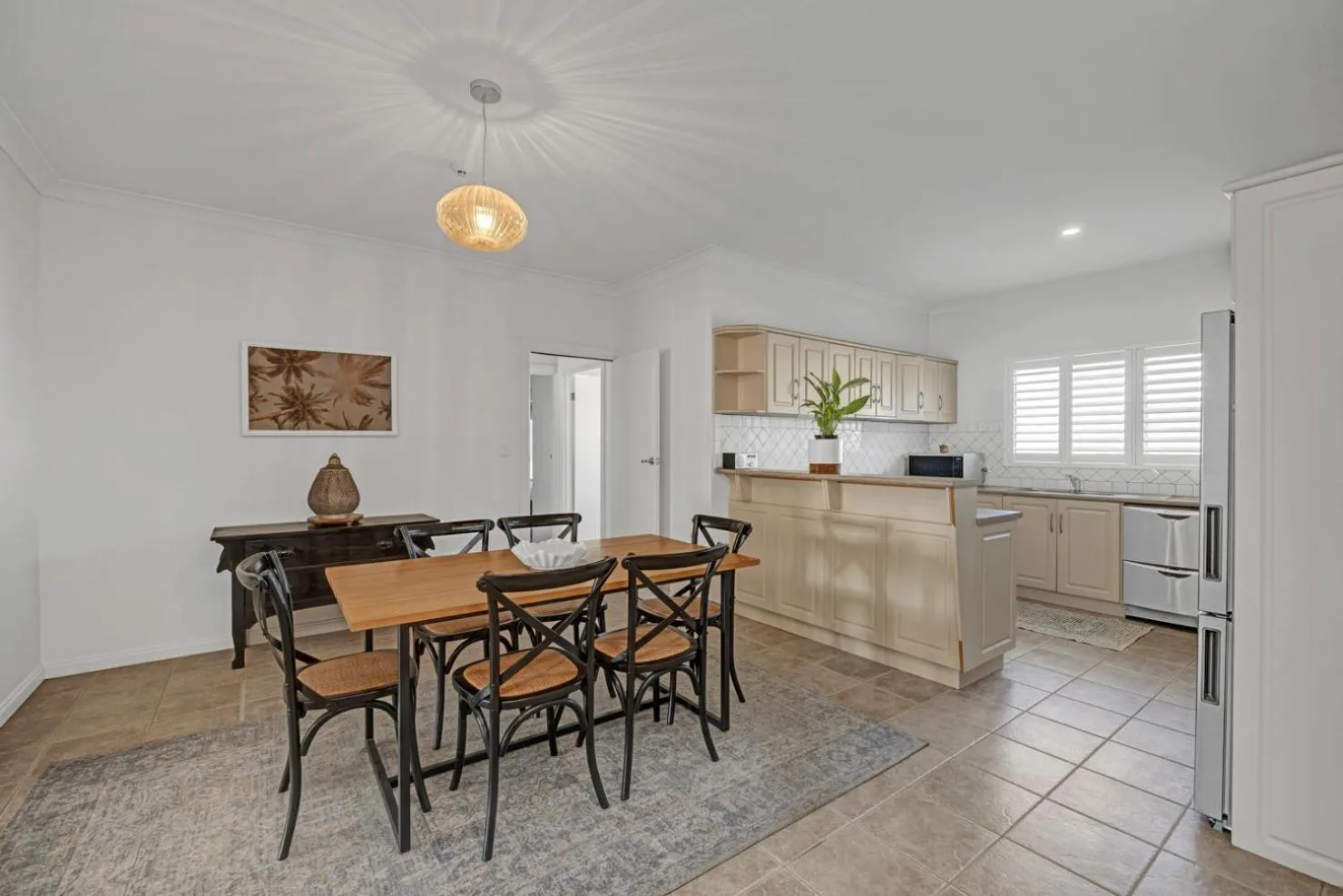 Kitchen or kitchenette in Coast Motel and Apartments