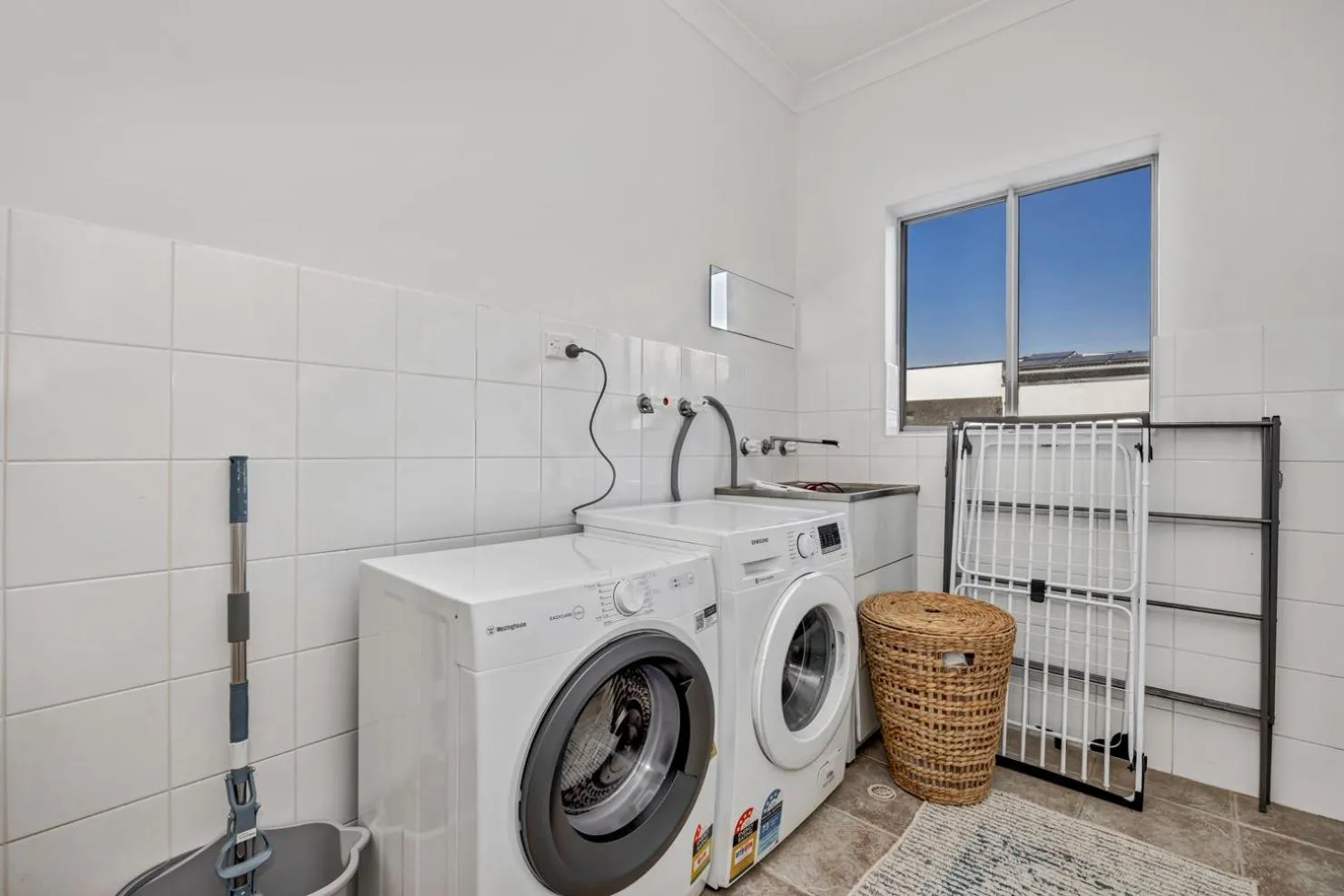 washing machine in Coast Motel and Apartments