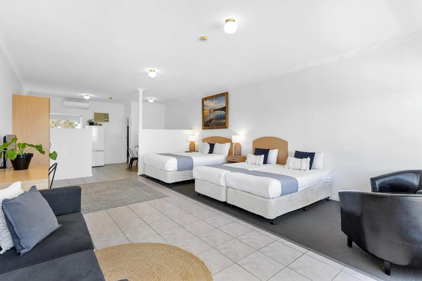 Photo of the whole room, Bed in Coast Motel and Apartments