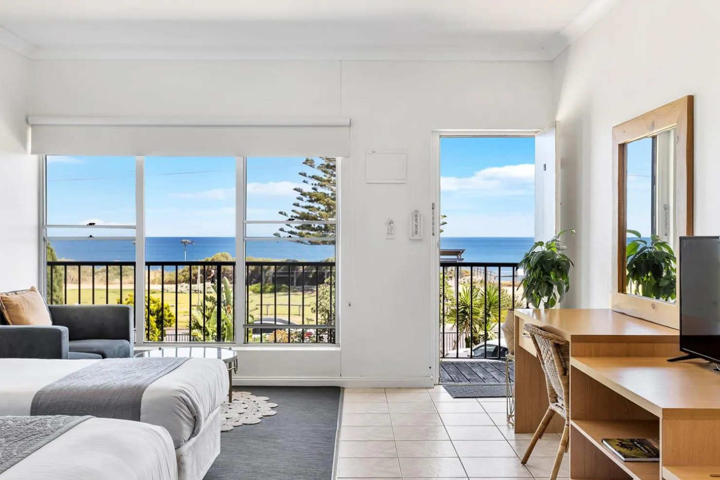 Seating area, Bed in Coast Motel and Apartments