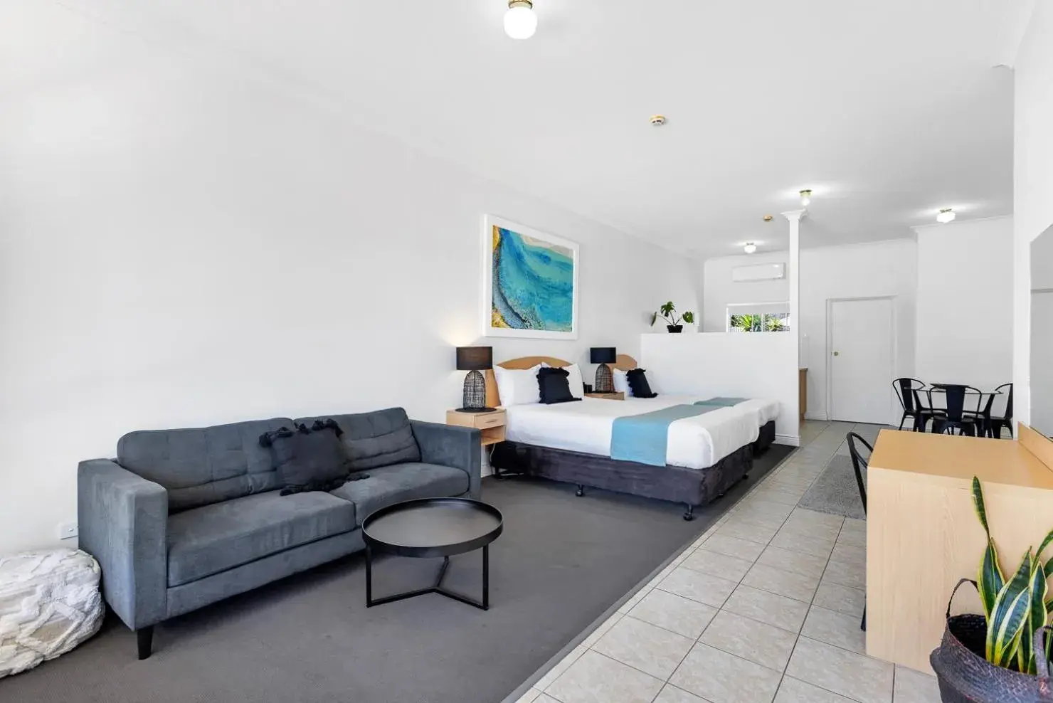 Queen Suite - Ground Floor in Coast Motel and Apartments Queen Suite - Ground Floor in Coast Motel and Apartments