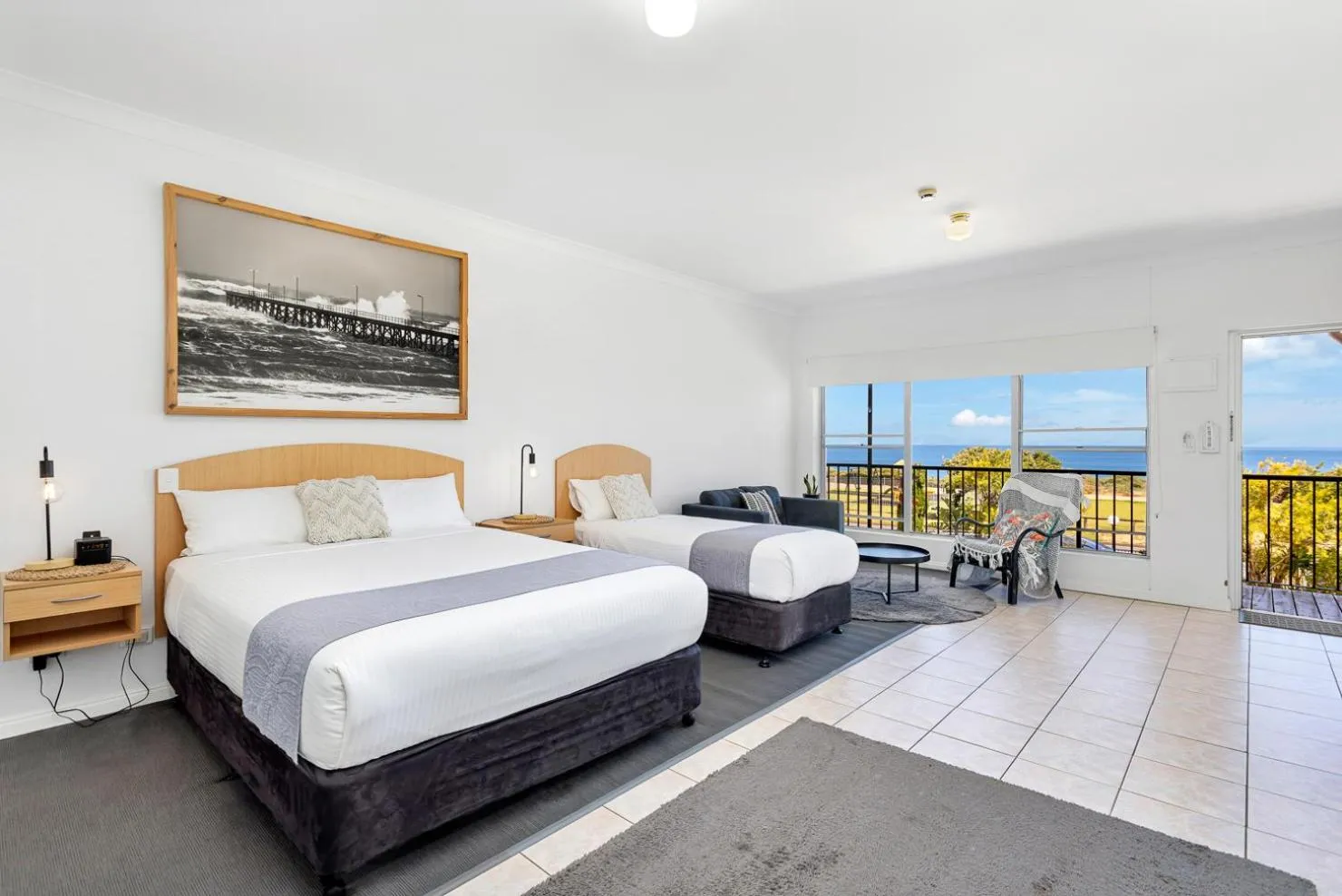 View (from property/room), Bed in Coast Motel and Apartments