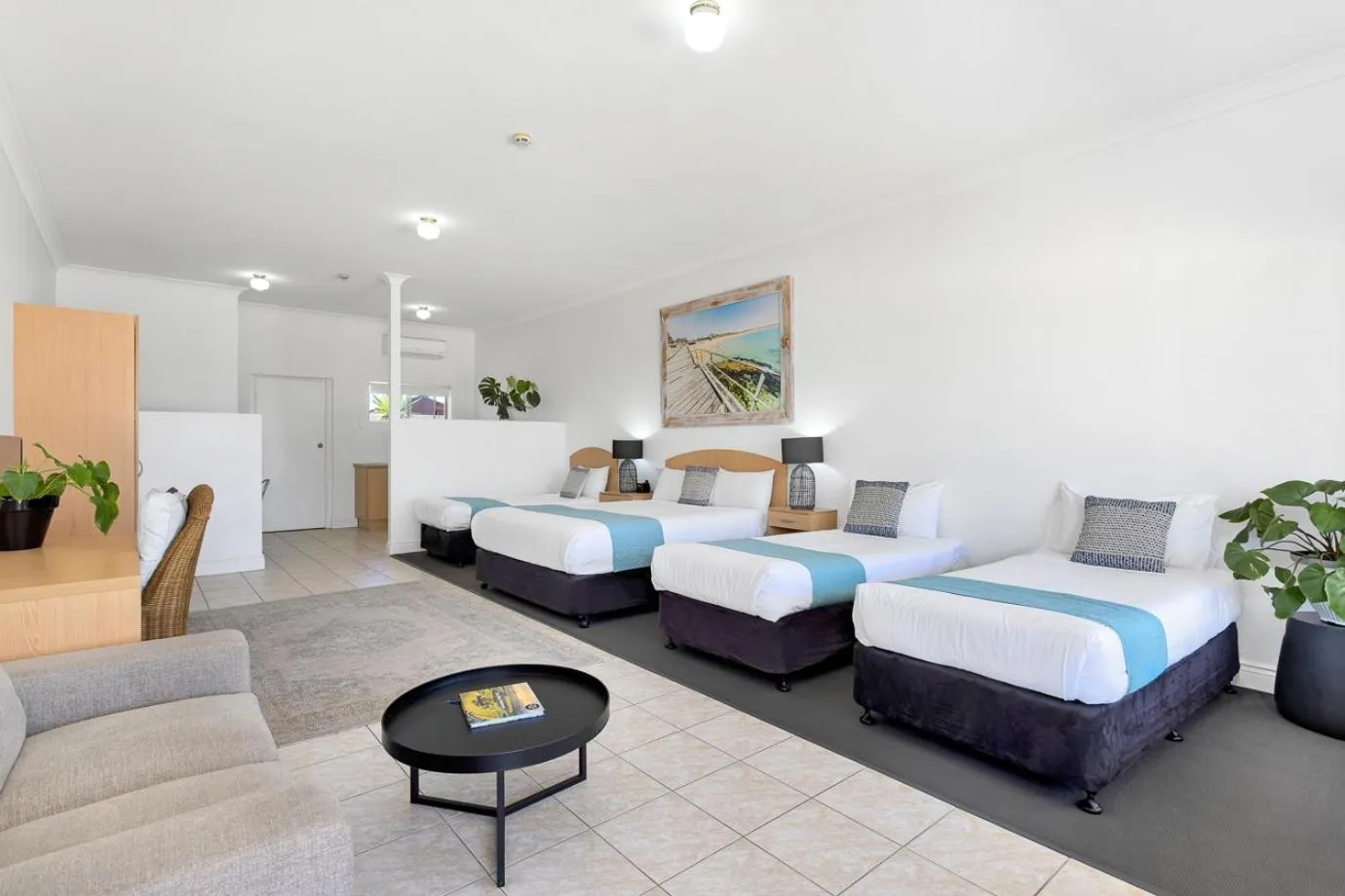 Photo of the whole room, Bed in Coast Motel and Apartments