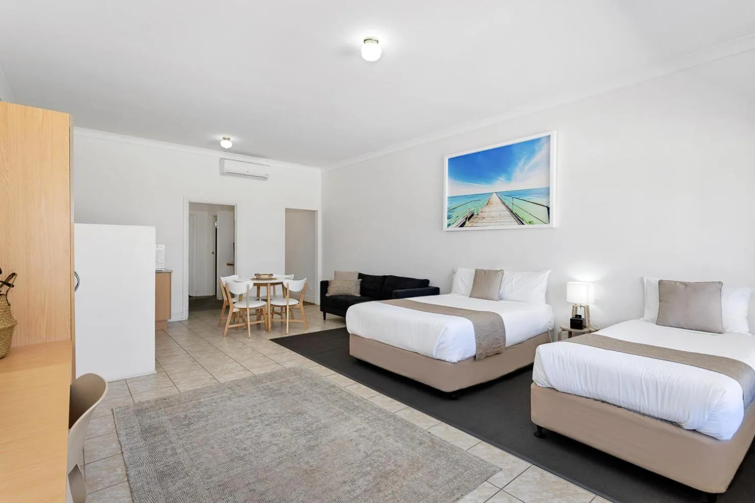 Photo of the whole room, Bed in Coast Motel and Apartments