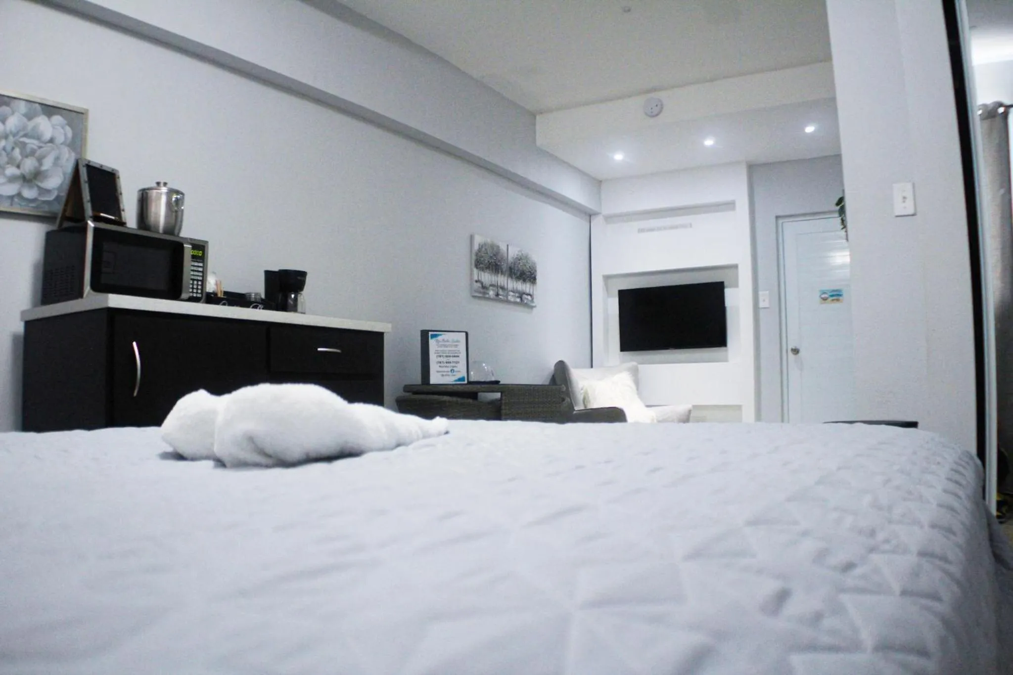 Bed in Itza-Bella Suites