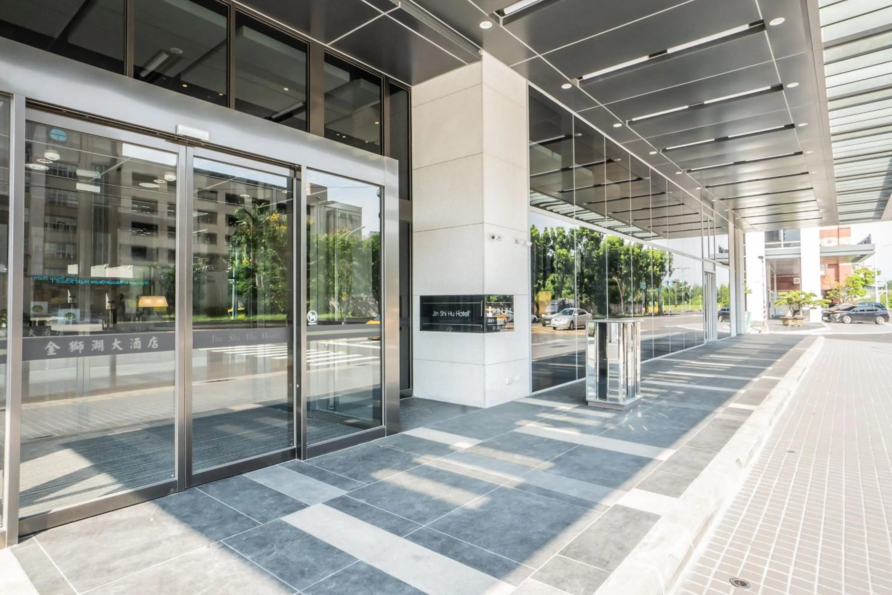 Facade/entrance in Jin Shi Hu Hotel