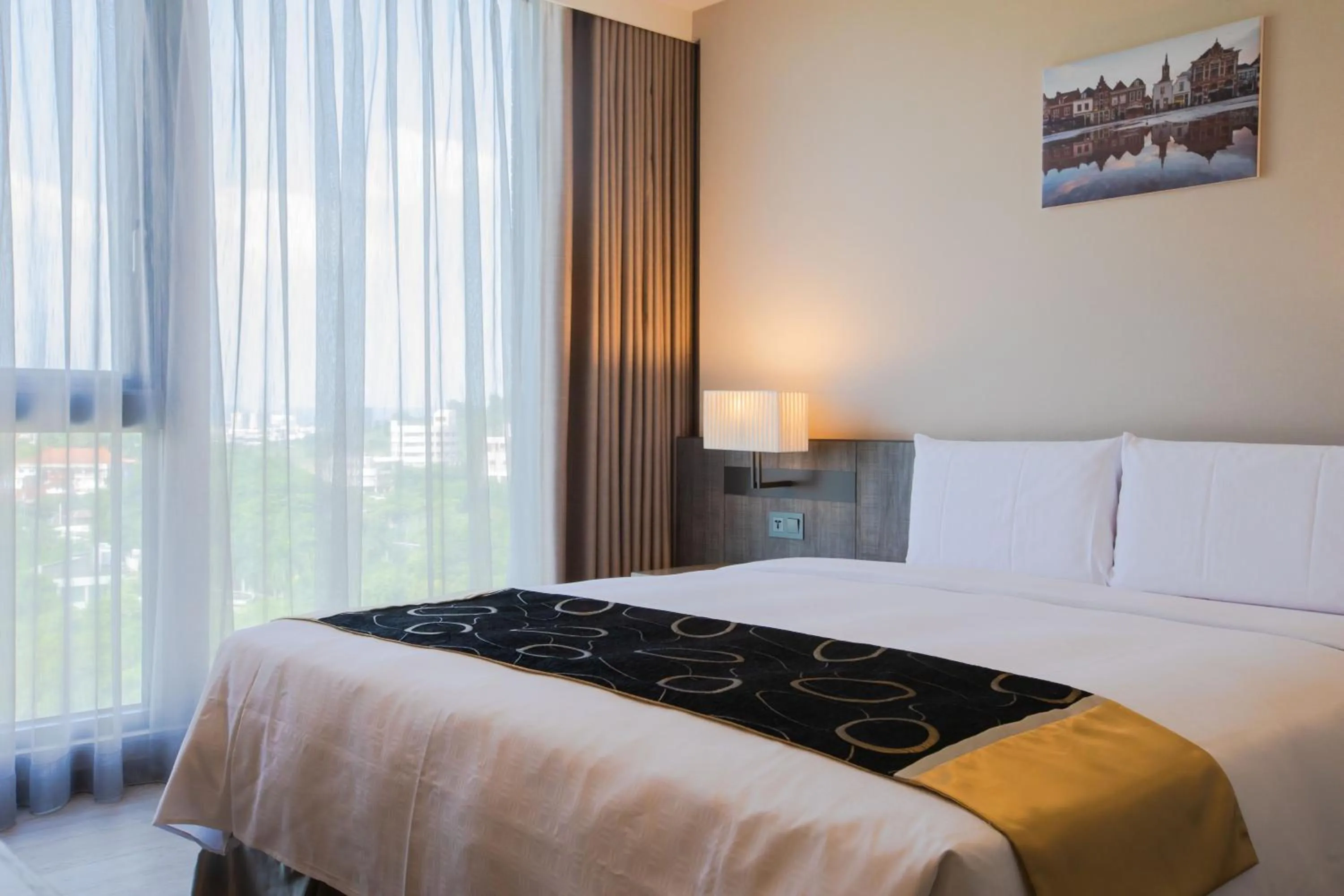 Bed in Jin Shi Hu Hotel