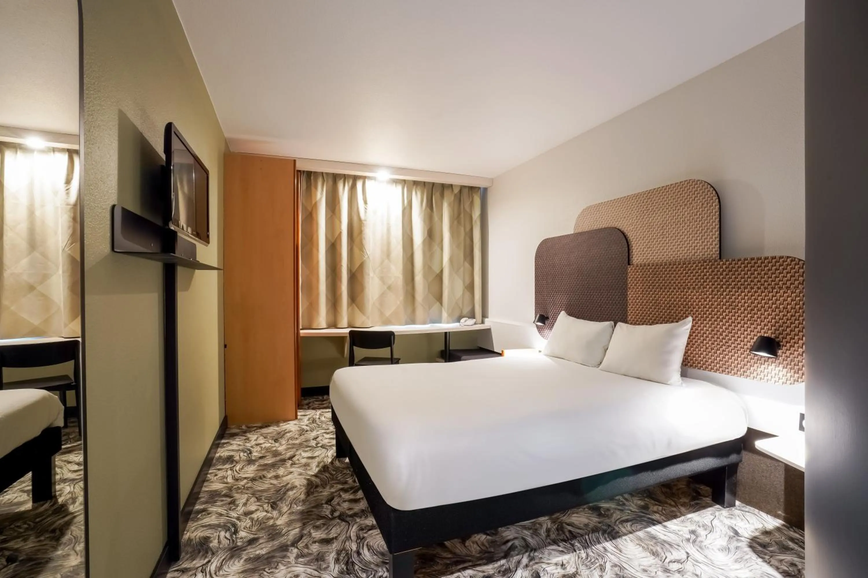 Bedroom, Bed in B&B HOTEL Paris Nord 2 CDG Aéroport