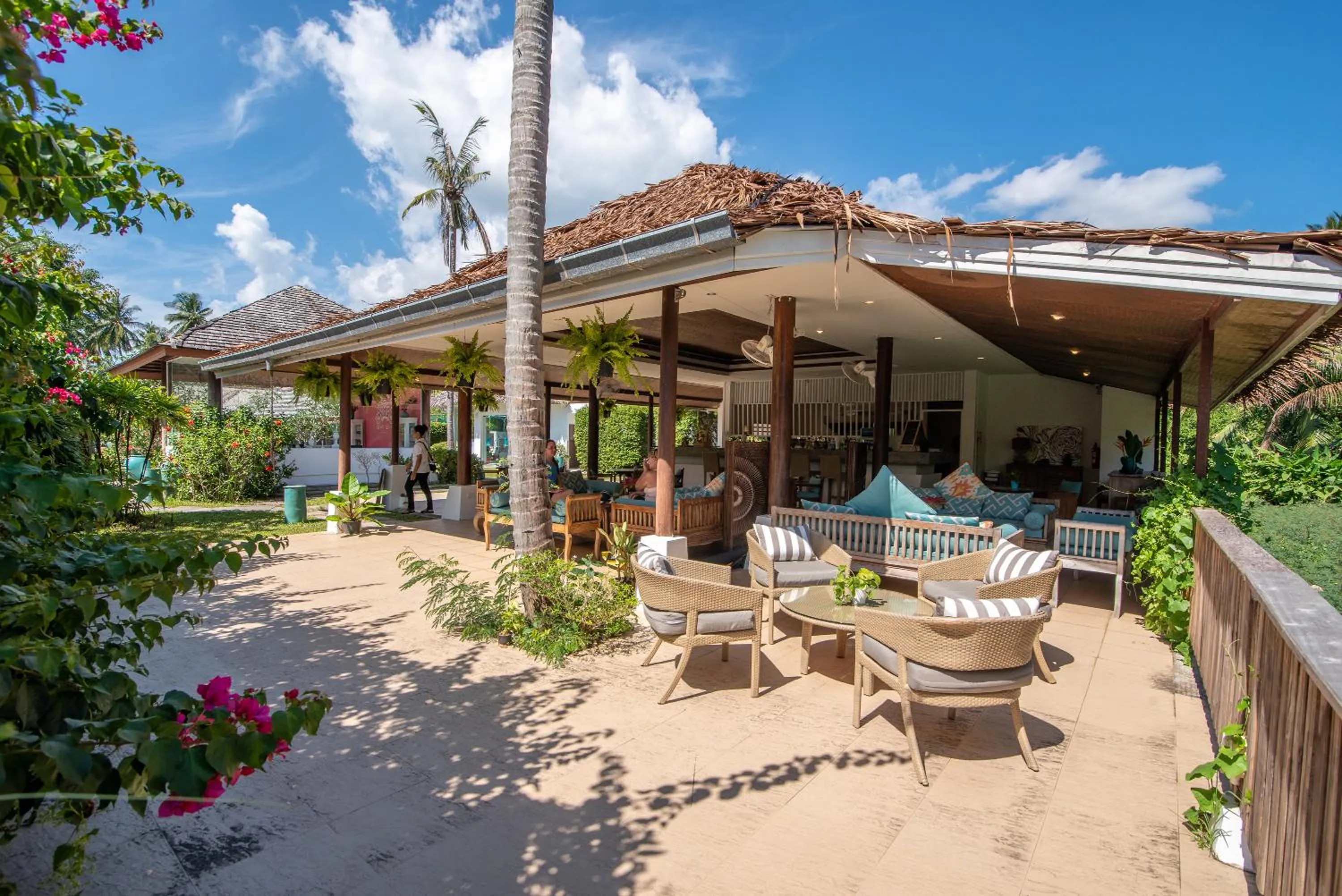 Restaurant/places to eat in Beachfront Villa Baan Rim Haad 3BR