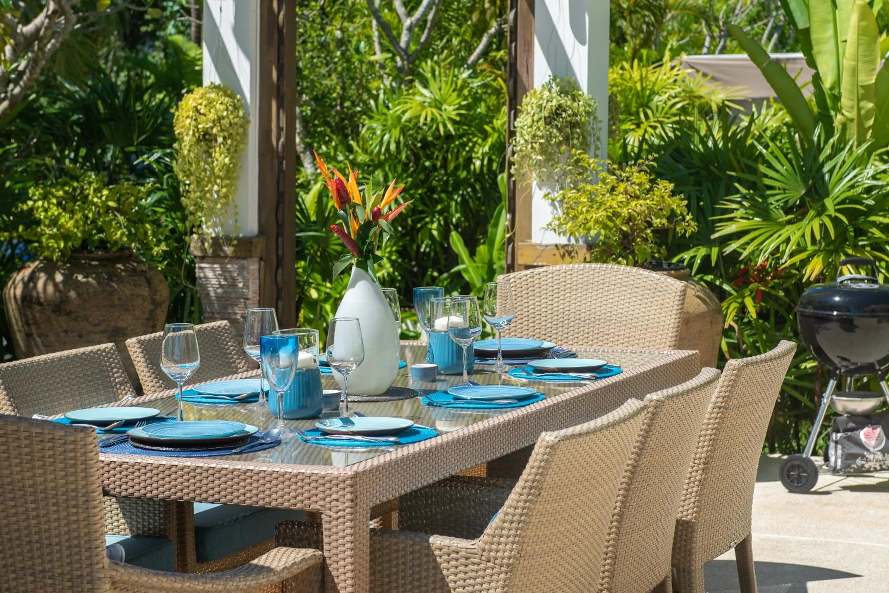 Dining area in Beachfront Villa Baan Rim Haad 3BR