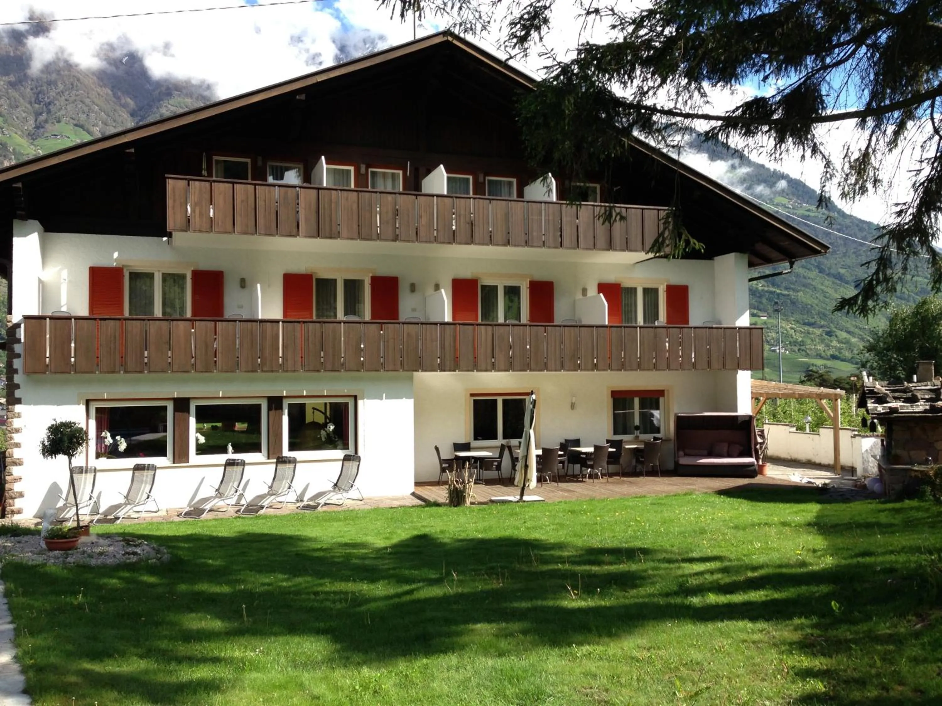 Facade/entrance in Pension Lärchenhof