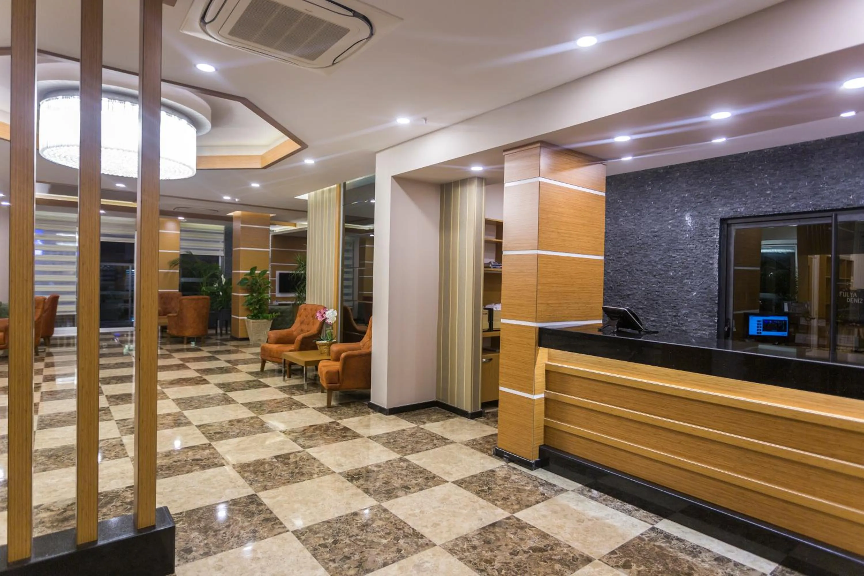 Lobby or reception in Lonicera City Hotel