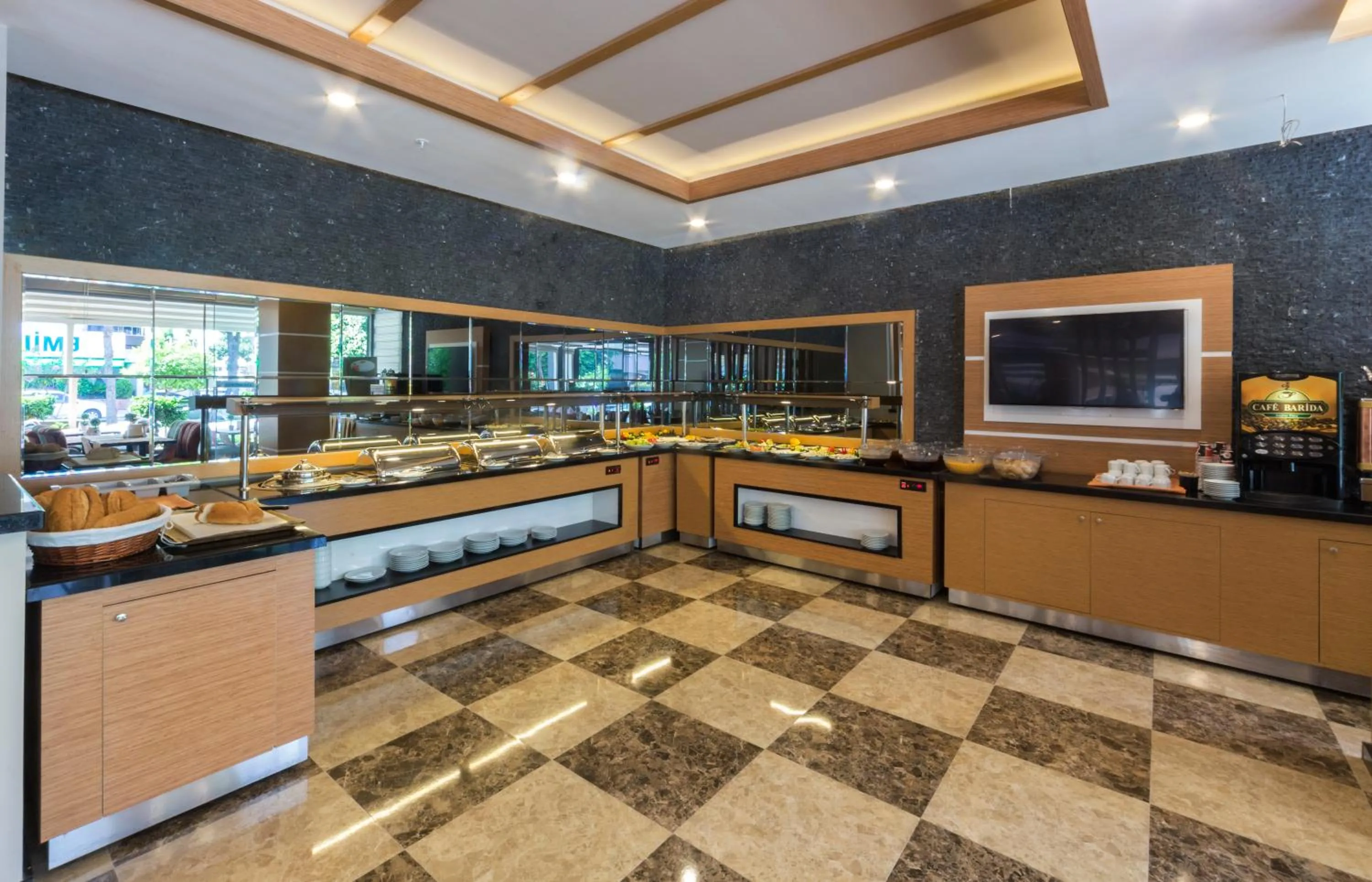 Restaurant/places to eat in Lonicera City Hotel