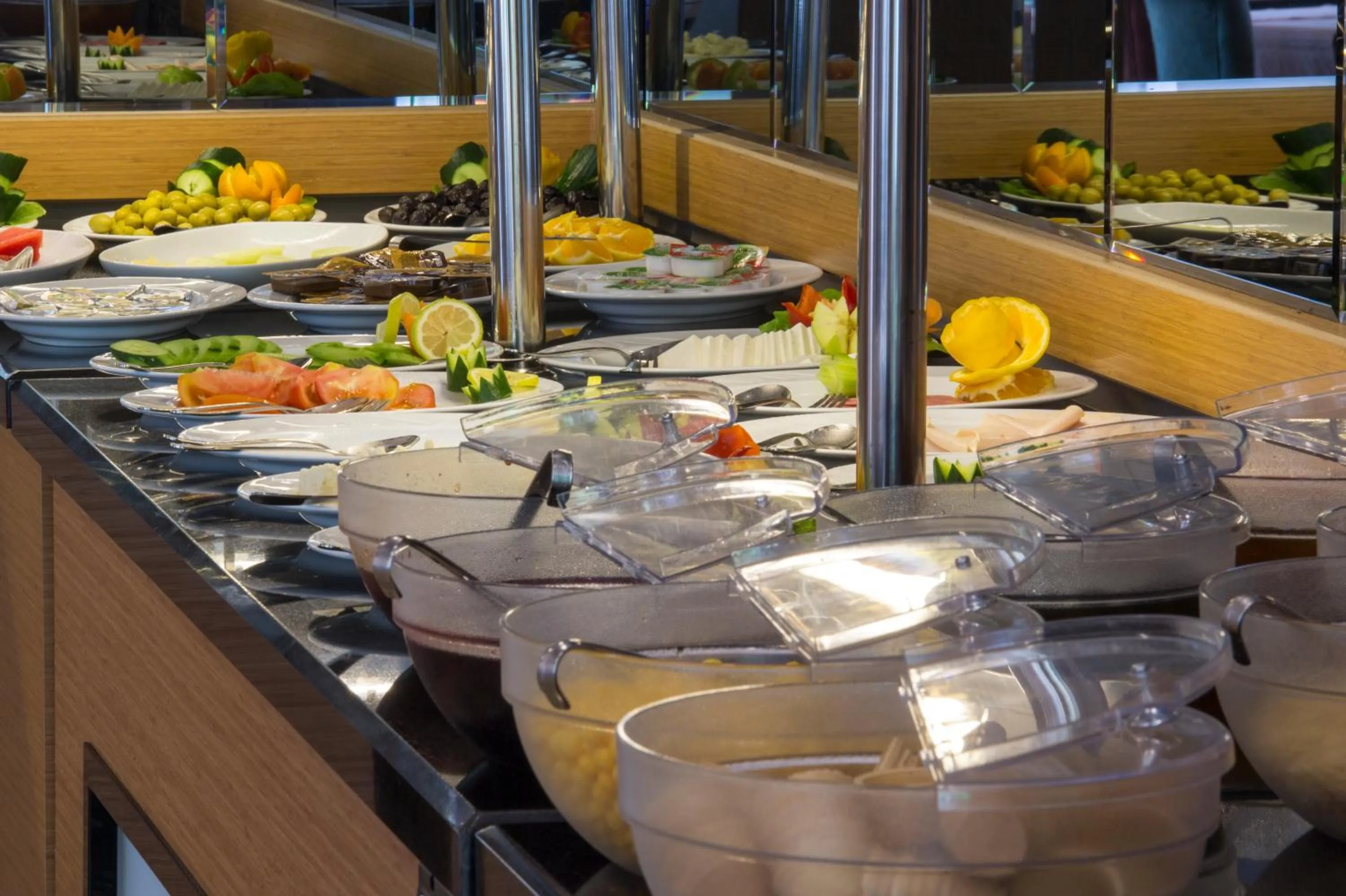 Food in Lonicera City Hotel