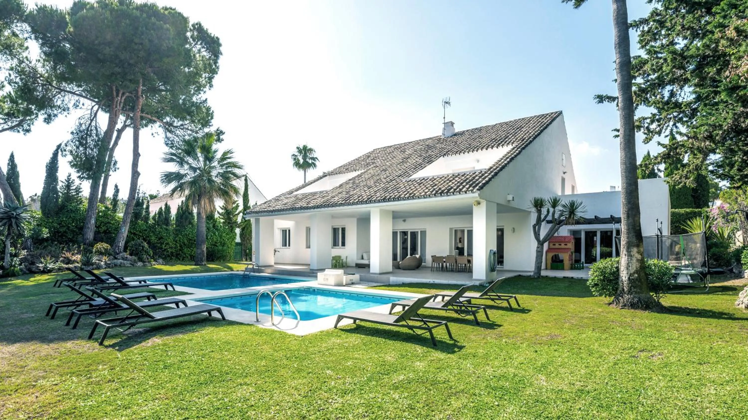Property building in Villa Marina
