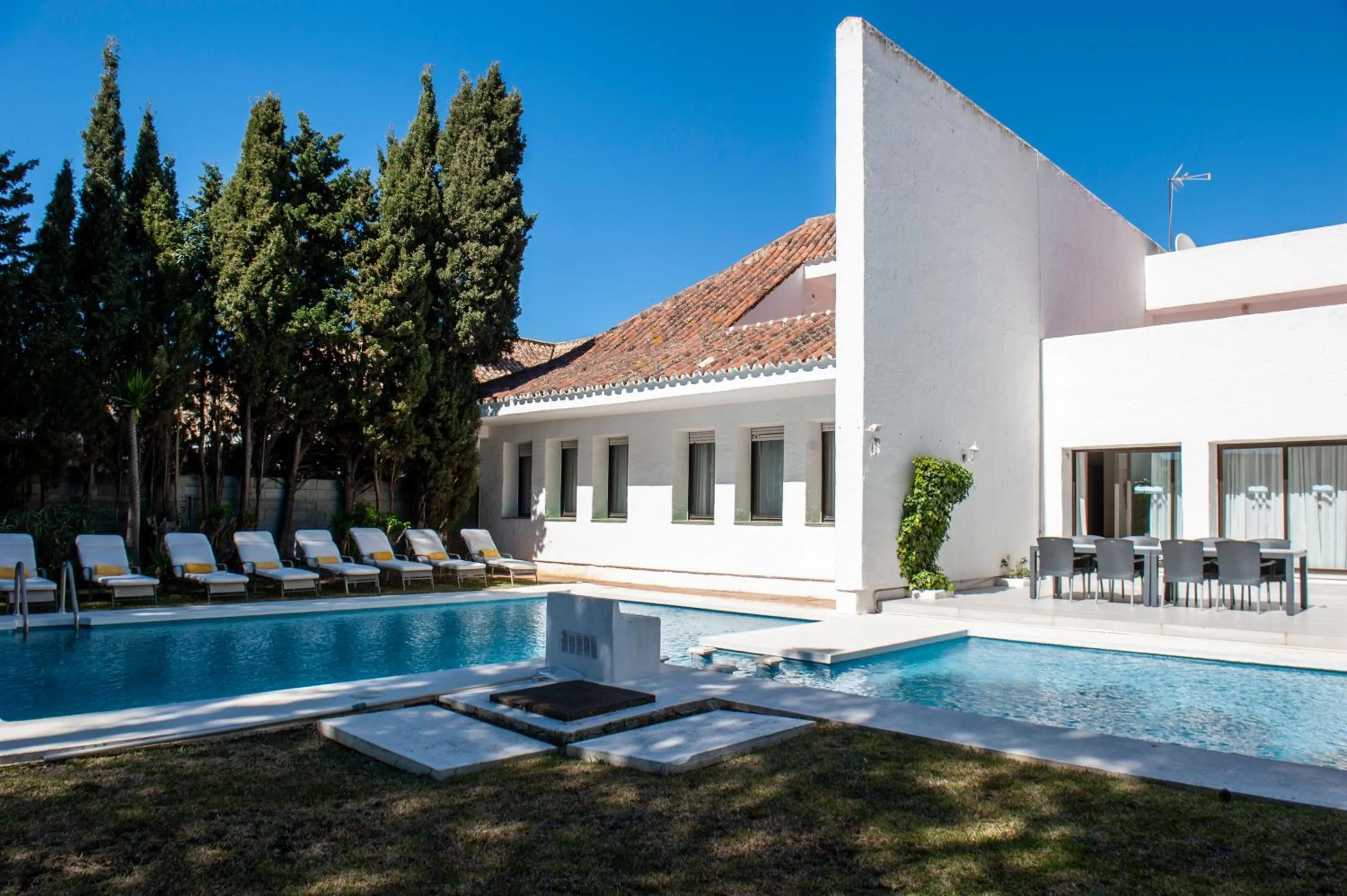 Property building in Villa Marina