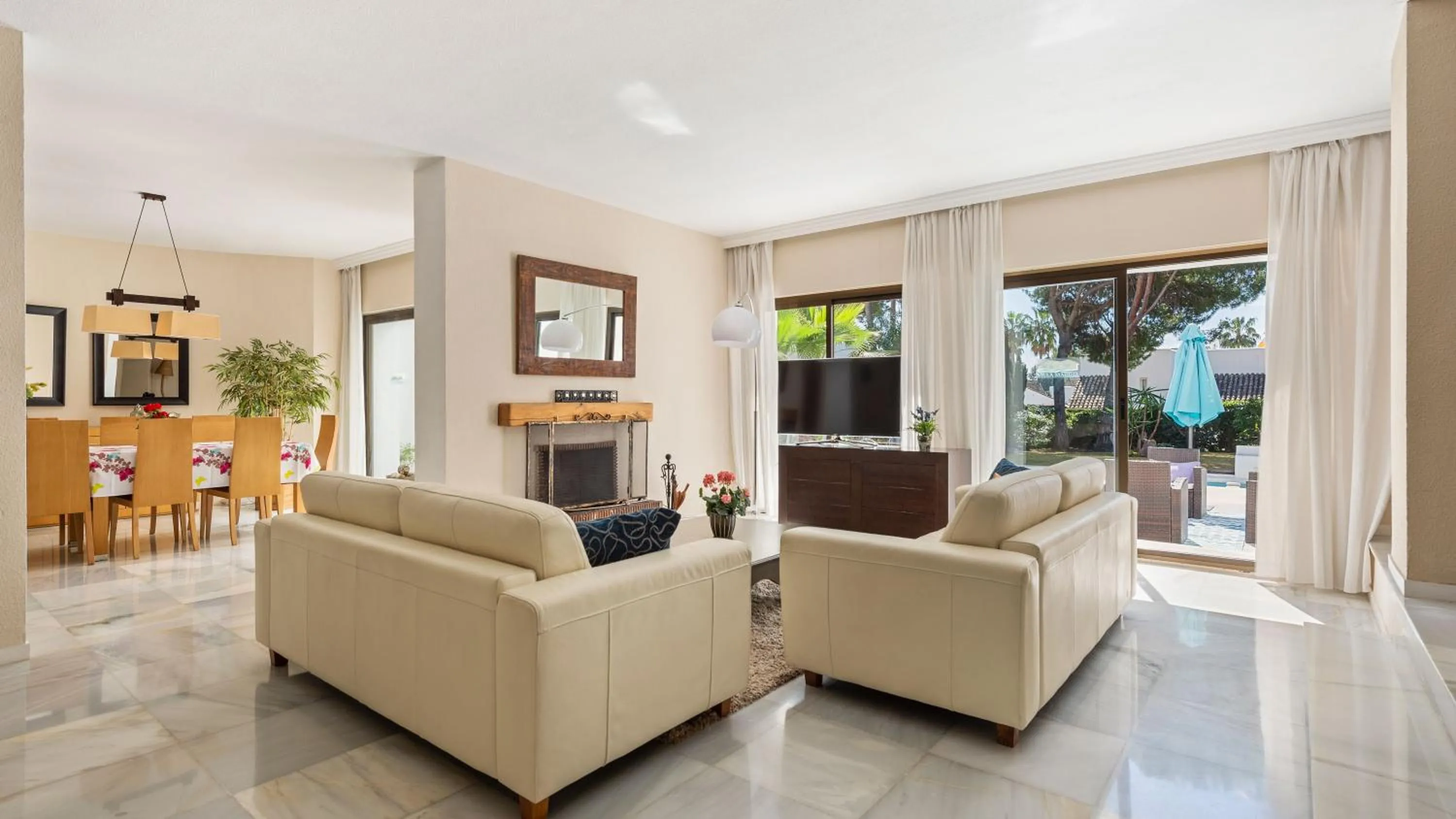 Communal lounge/ TV room in Villa Marina