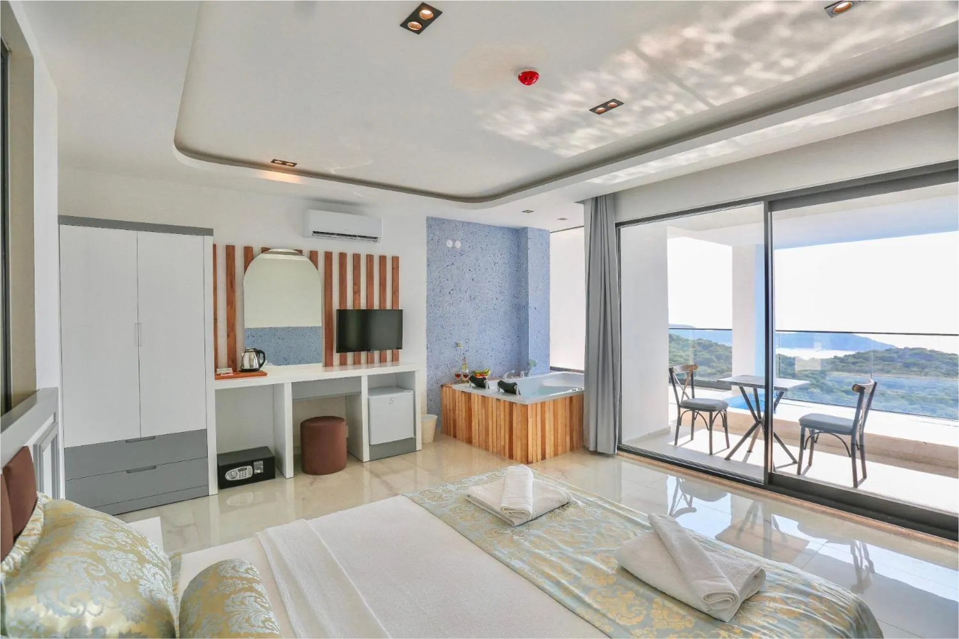 Photo of the whole room, Bed in Stonehillkaş