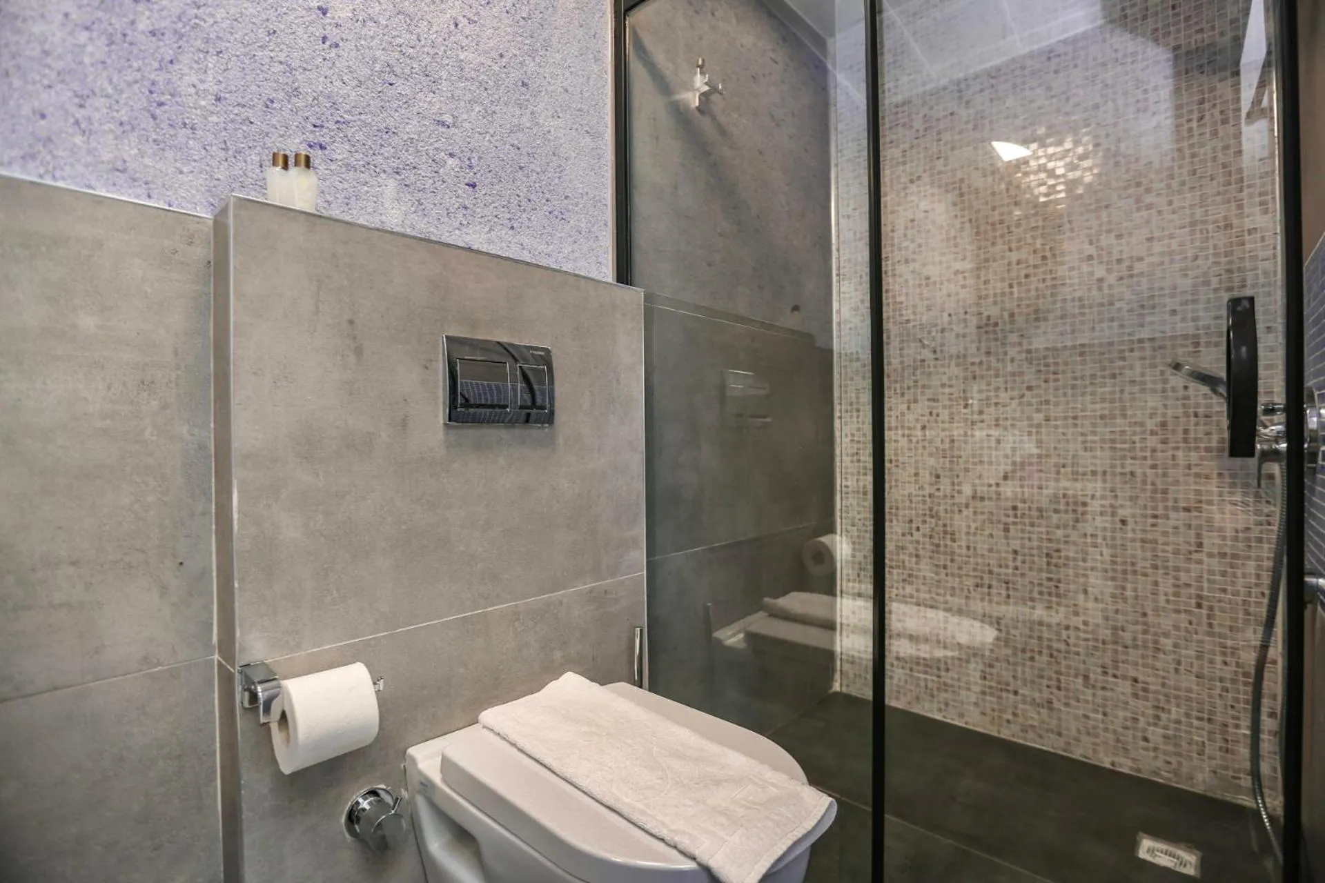 Shower in Stonehillkaş