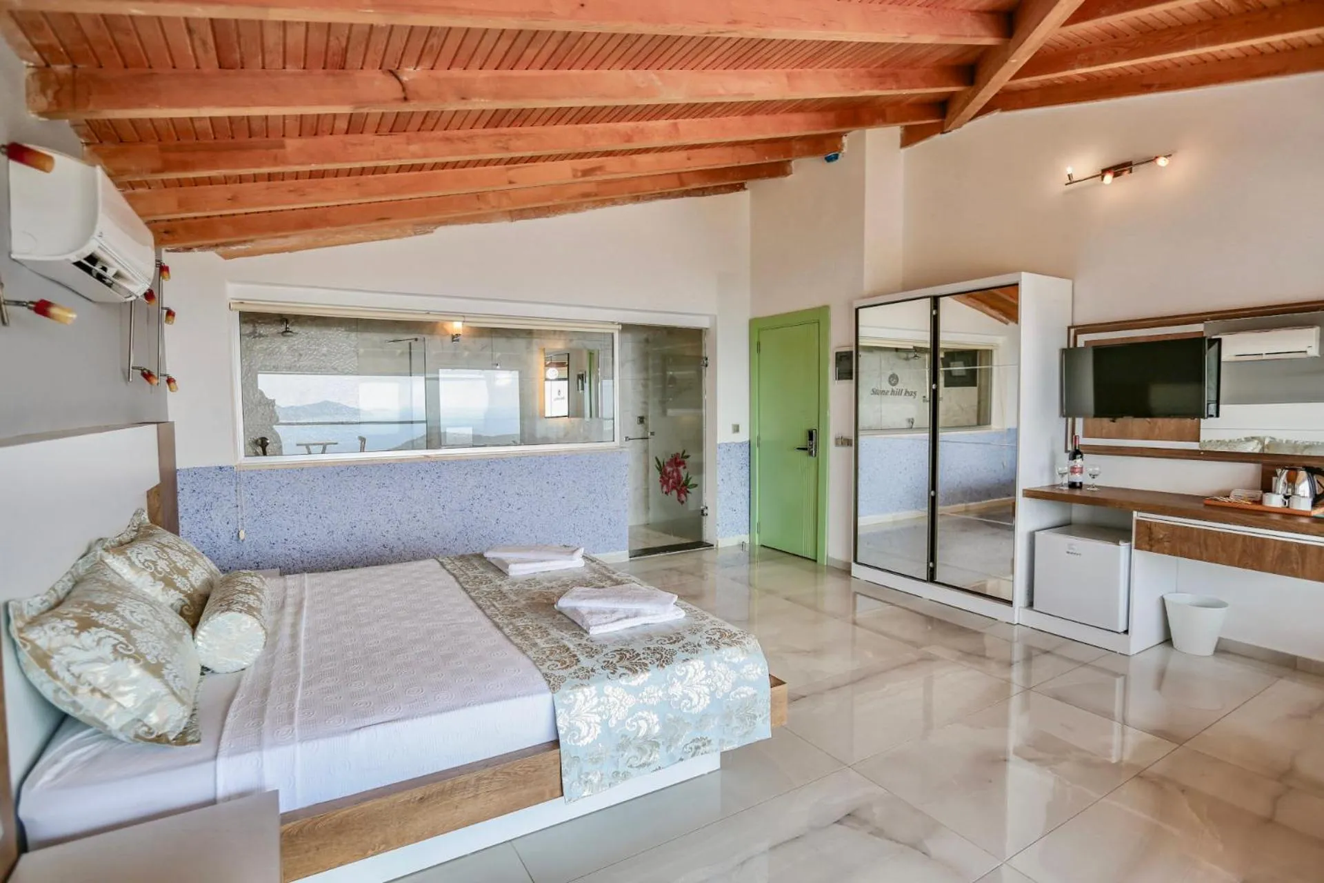 Bed in Stonehillkaş