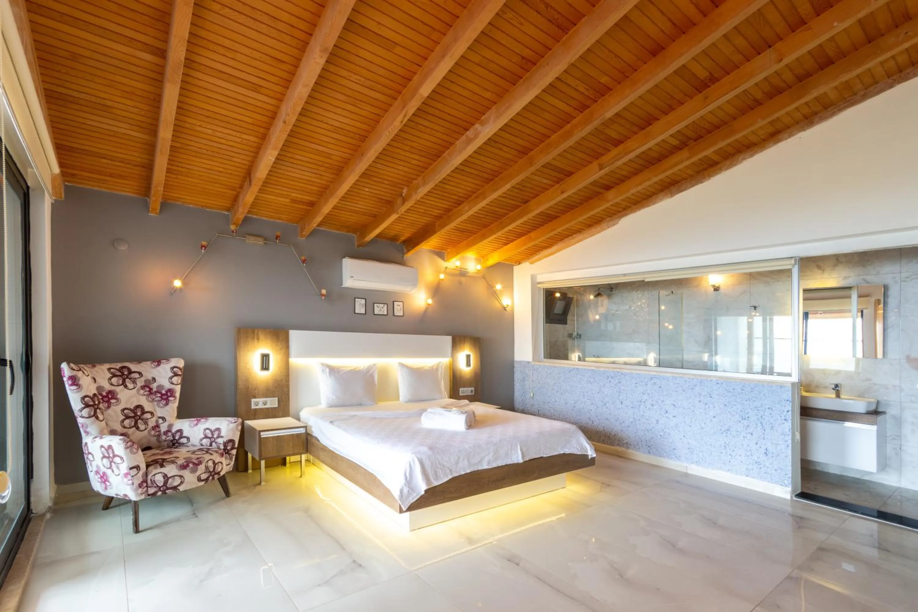 Bed in Stonehillkaş