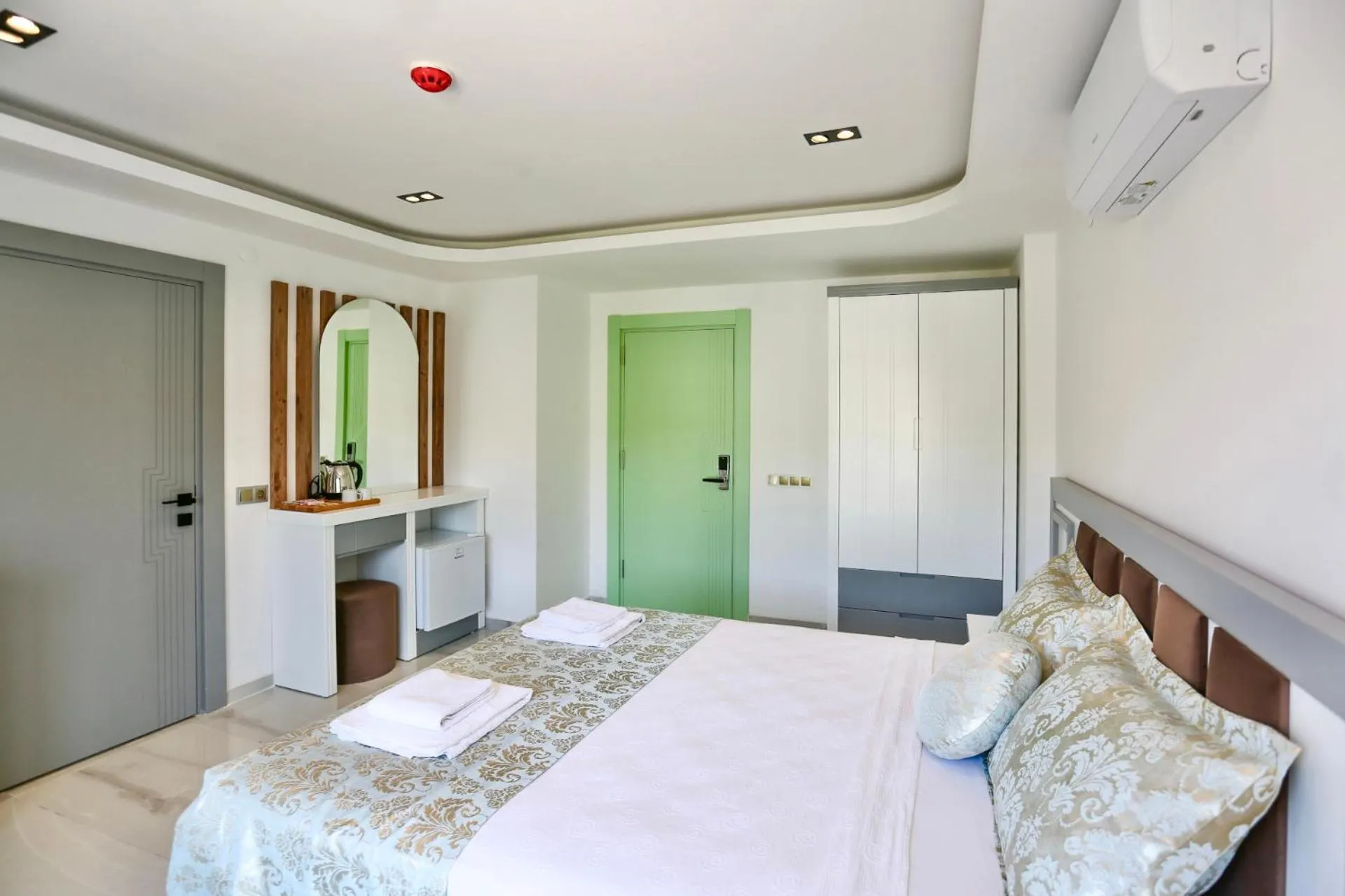 Photo of the whole room, Bed in Stonehillkaş