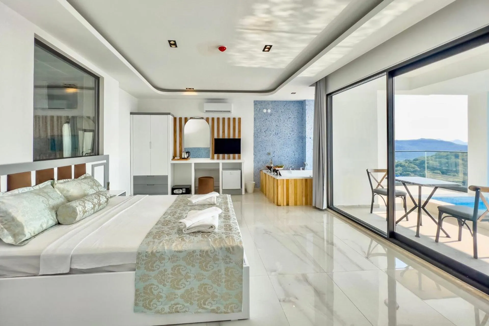 Photo of the whole room, Bed in Stonehillkaş